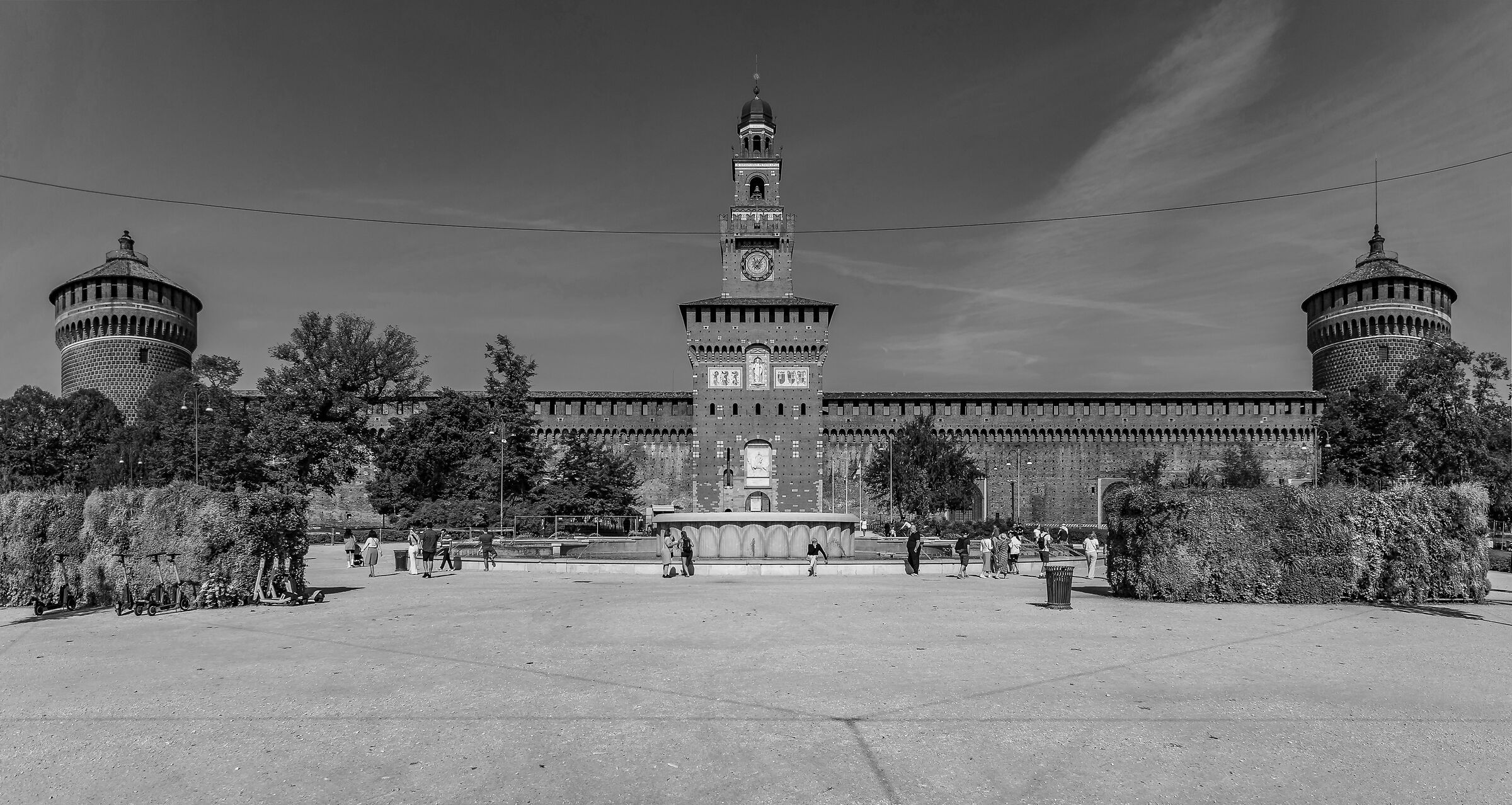 Castello Sforzesco - 19 settembre 2023. 11:05:42 - B&W