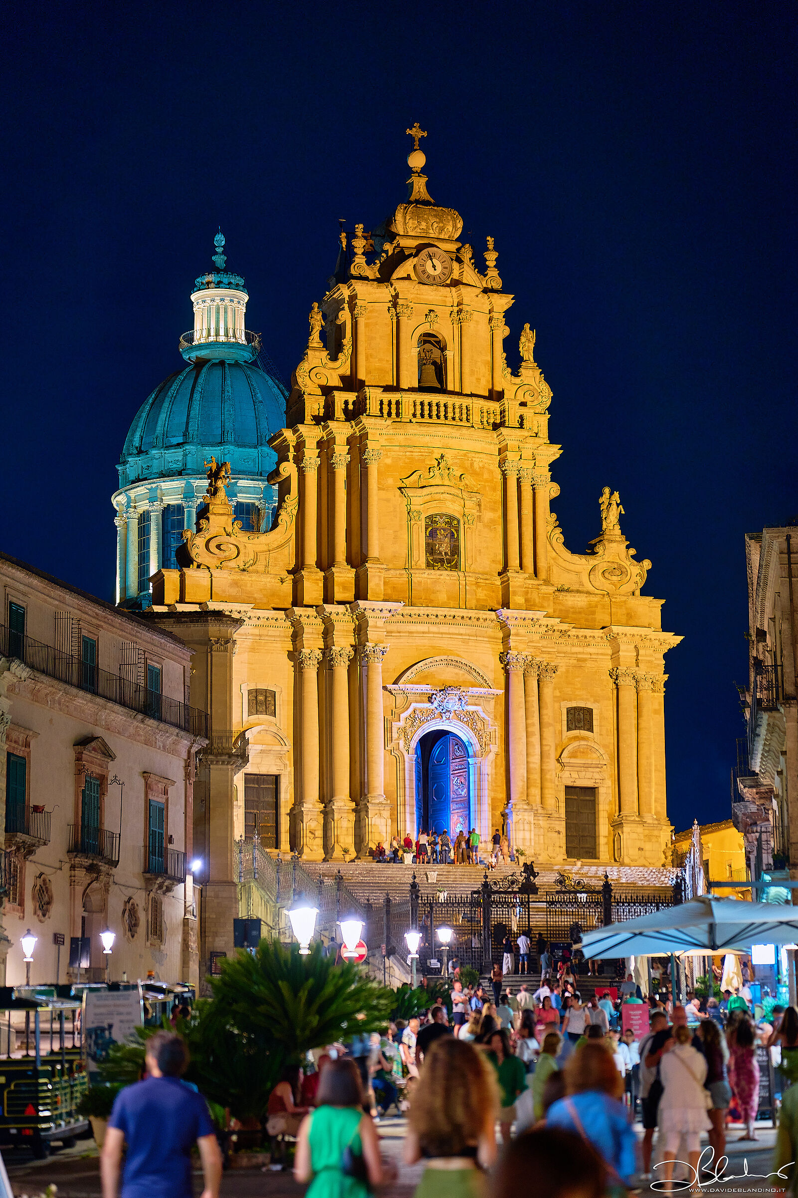 San Giorgio, Ragusa. Ora blu.