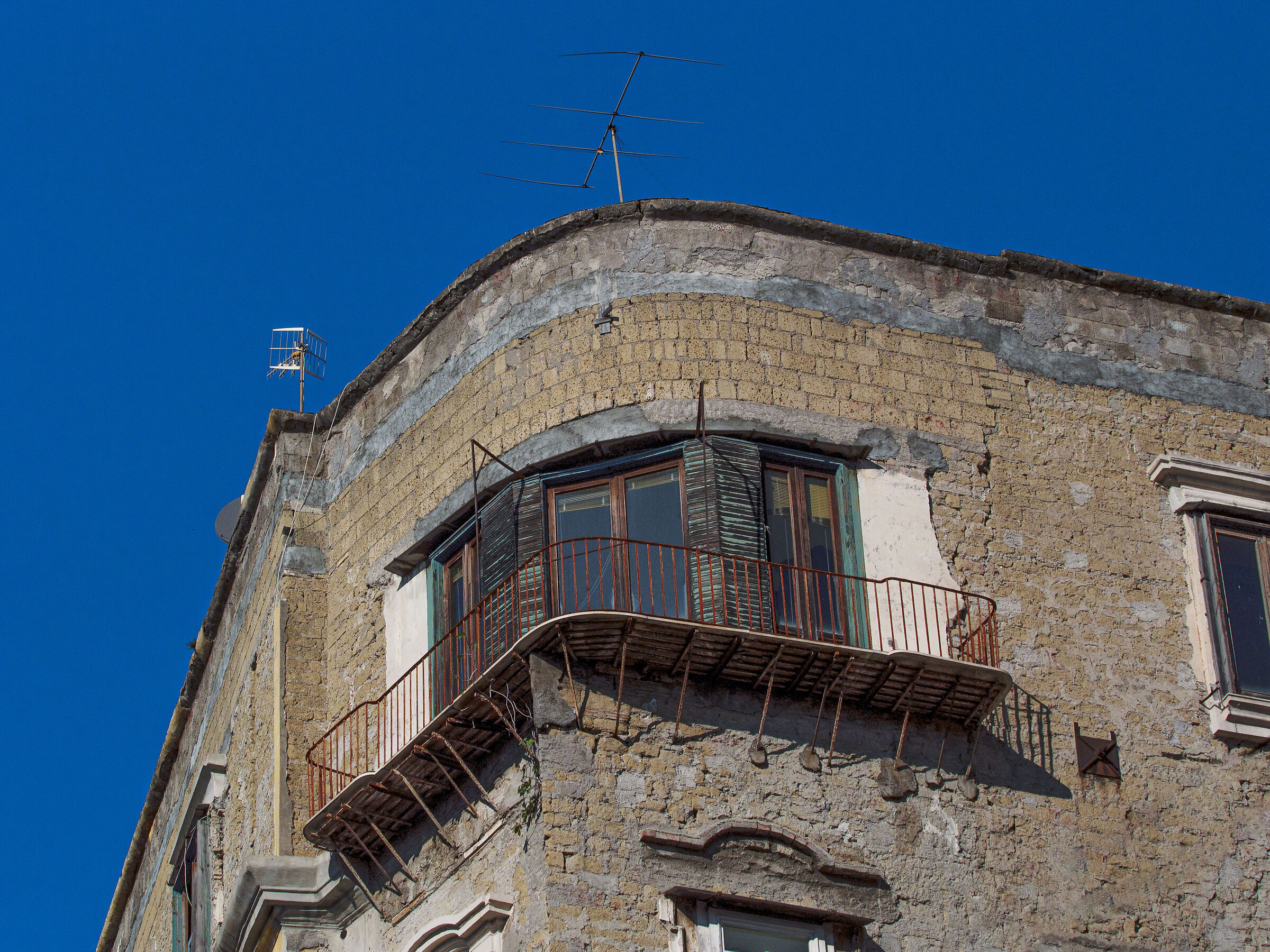 See you at the corner house in the round...