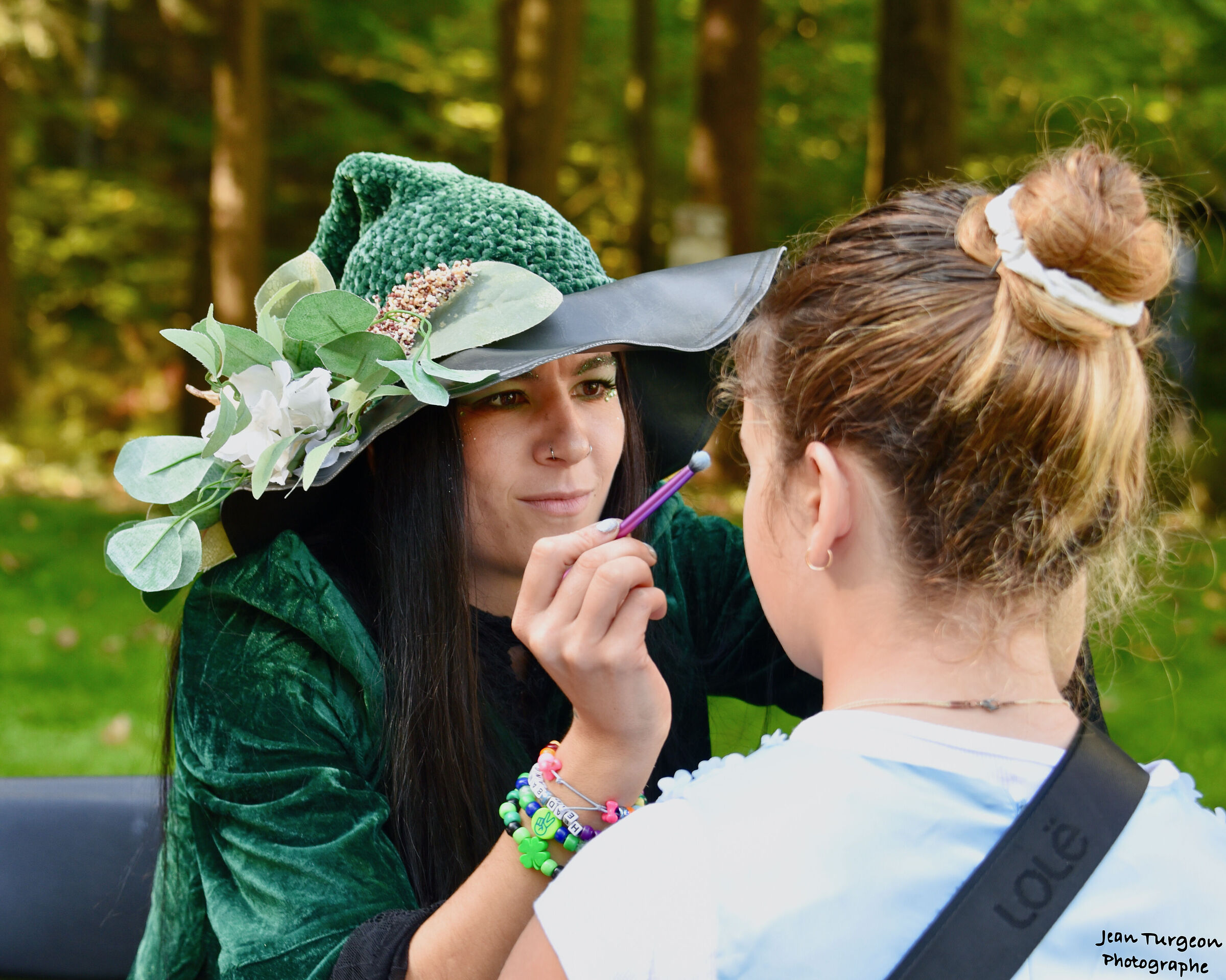 Giorno del trucco, costumi... Halloween in un parco