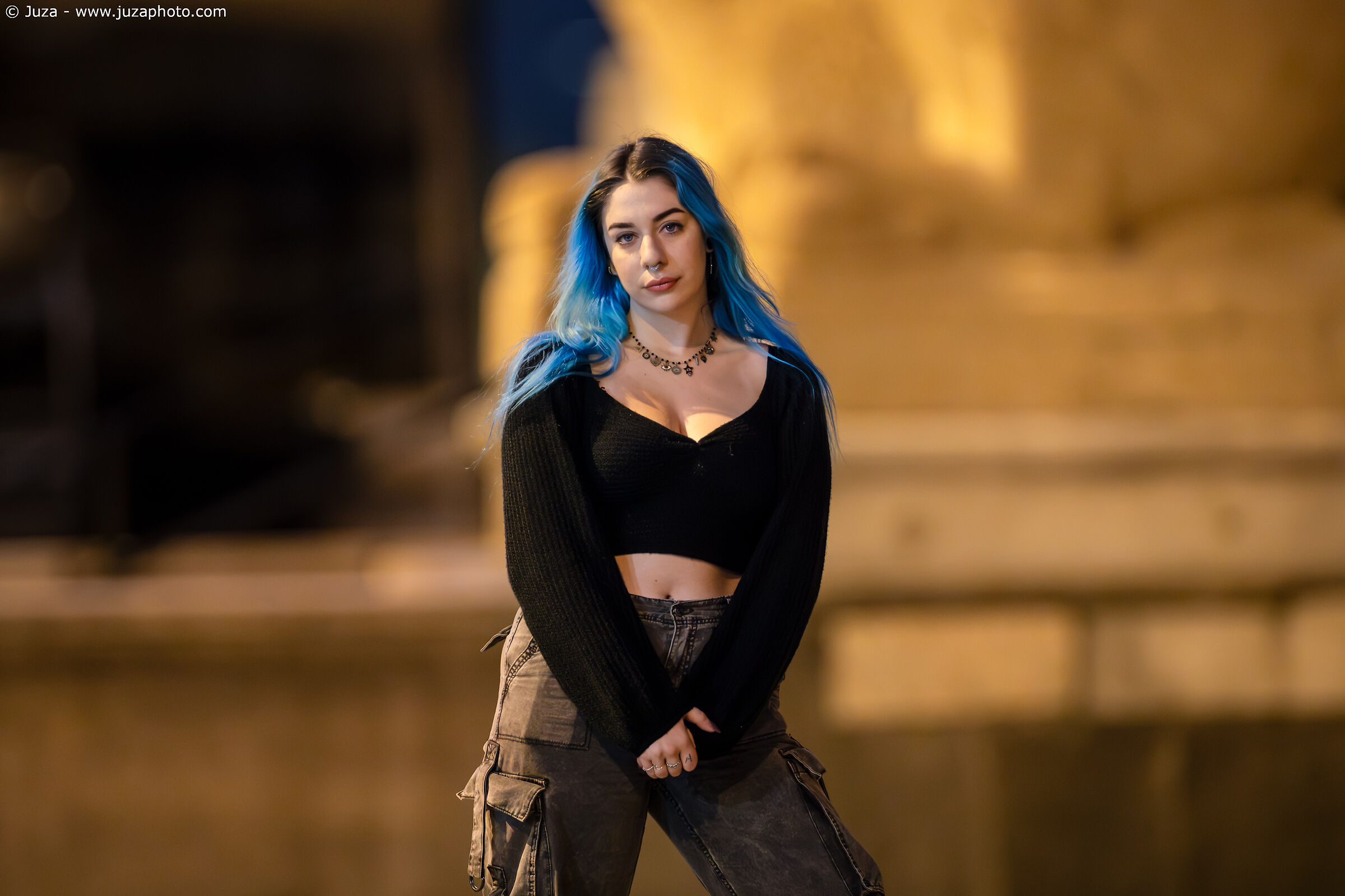 Sara, on the golden background