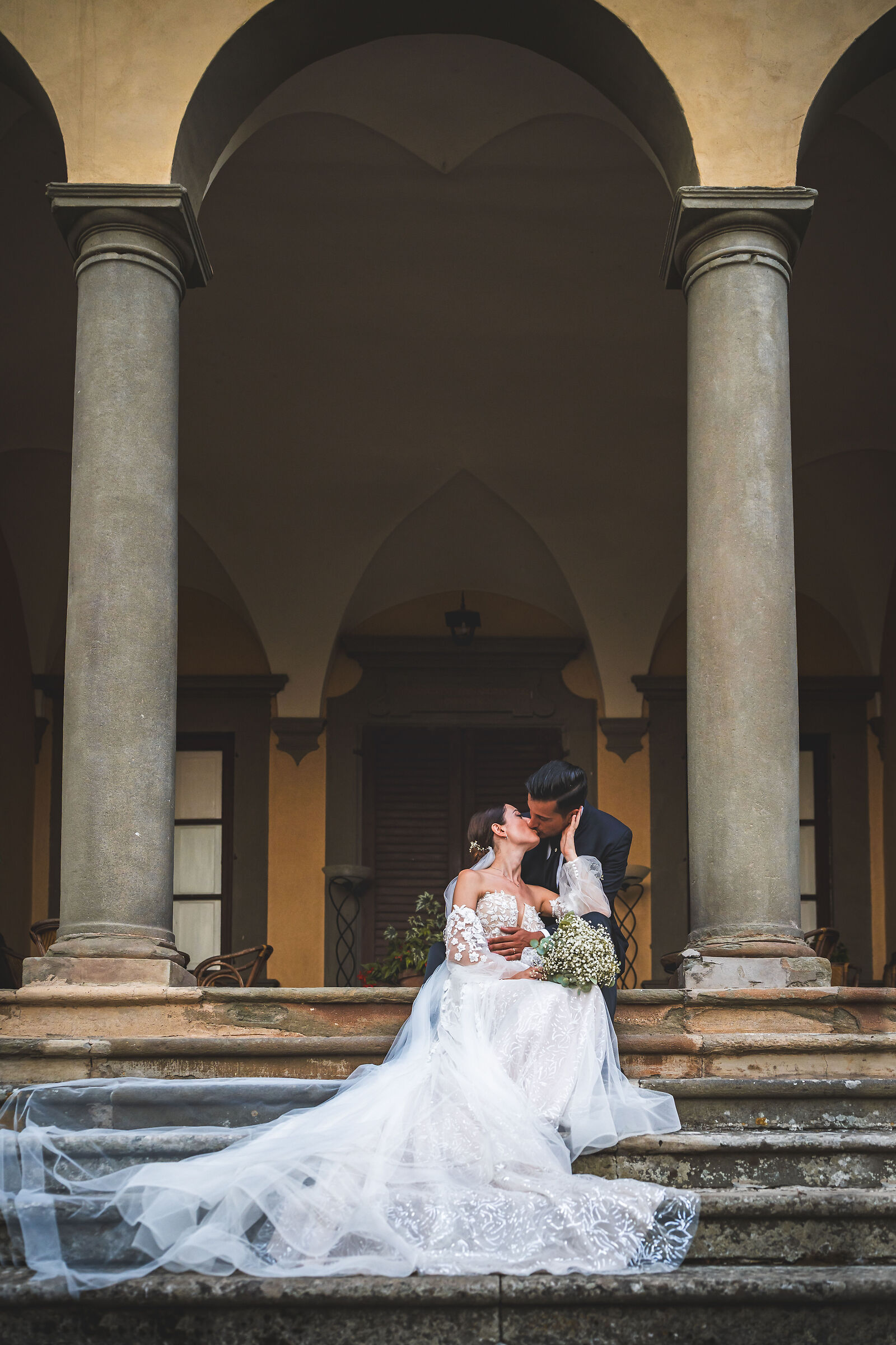 Kiss on the stairs
