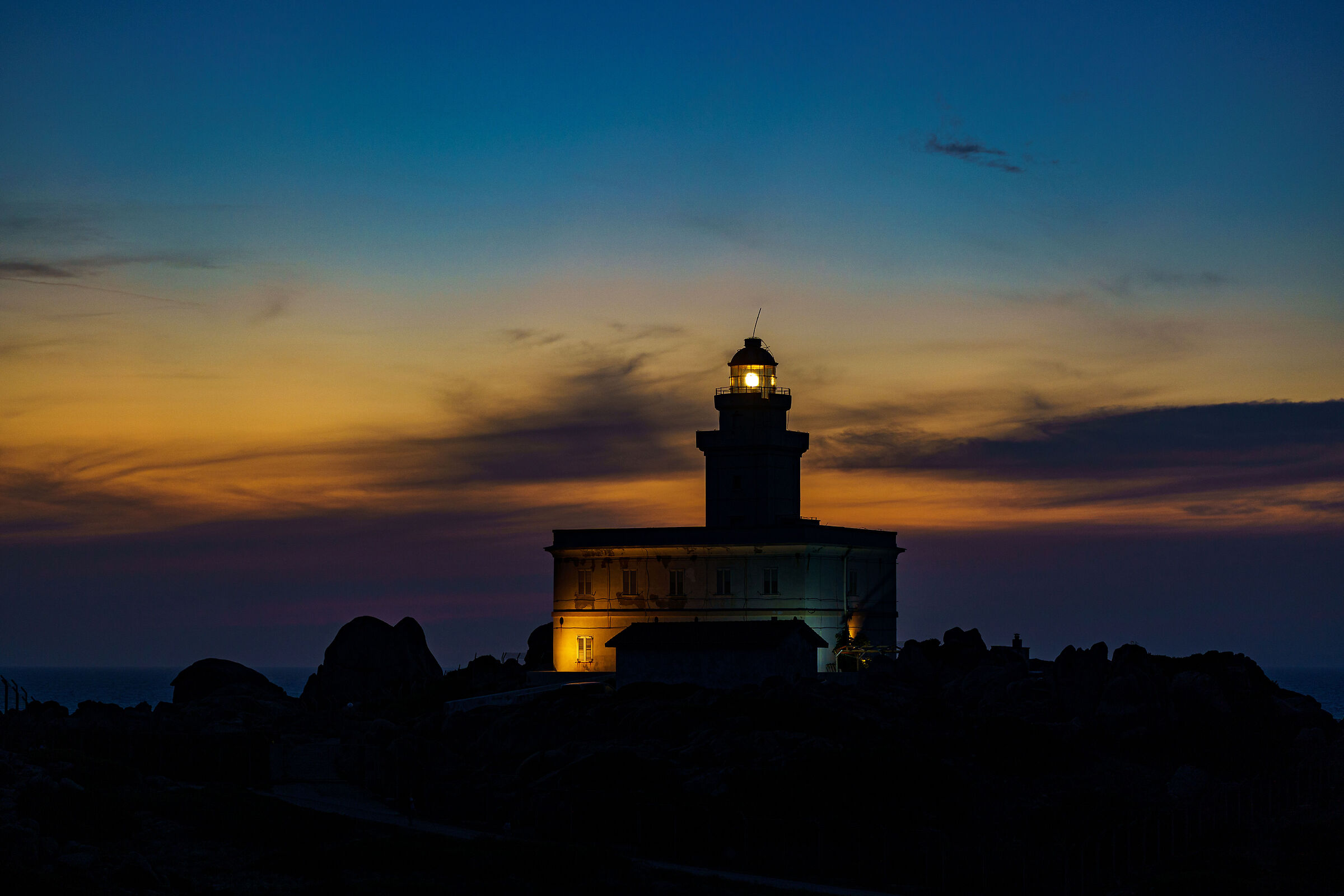 Tramonto sul faro di Capo Testa