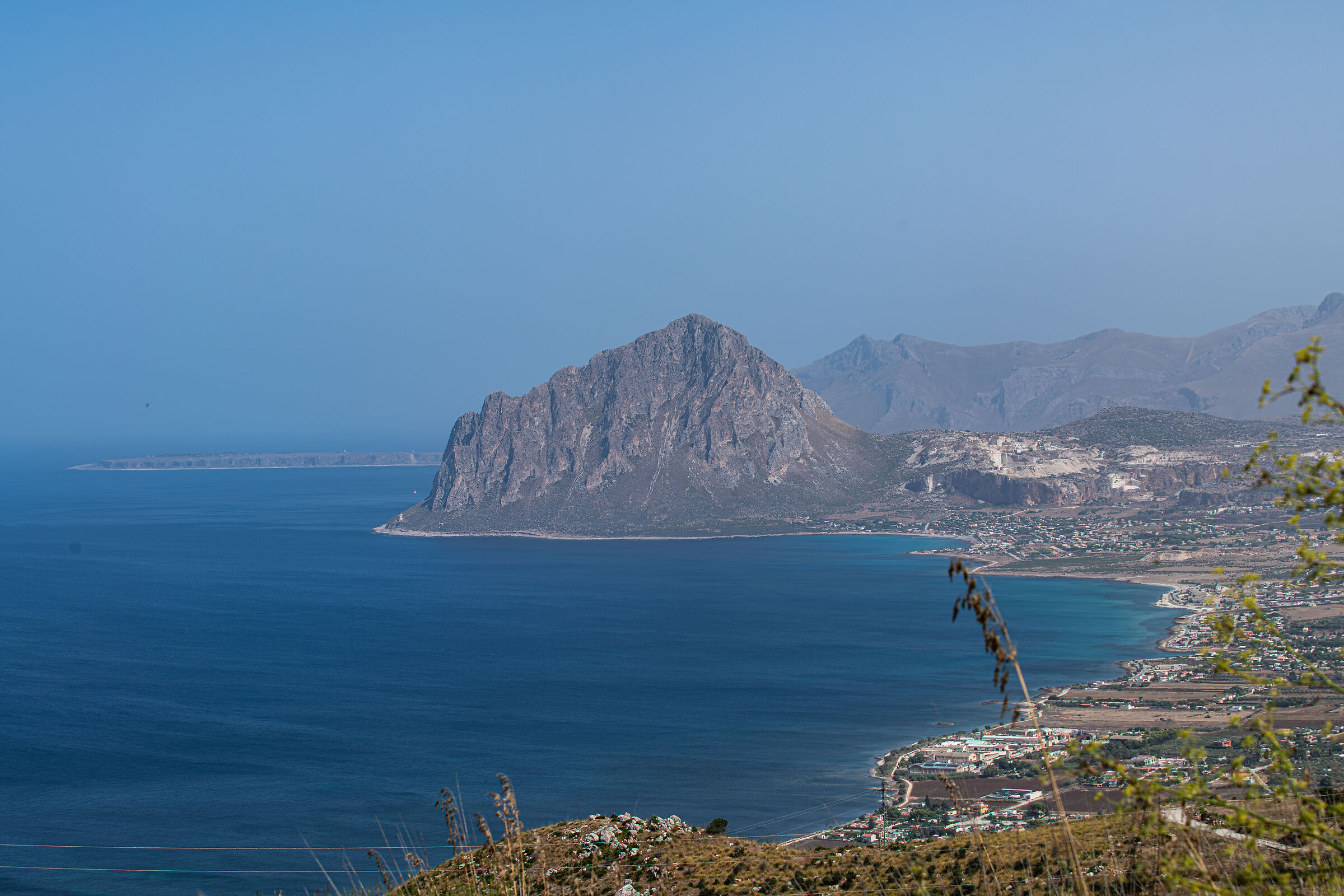 Monte Cofano, sullo sfondo la punta di SanVito lo Capo
