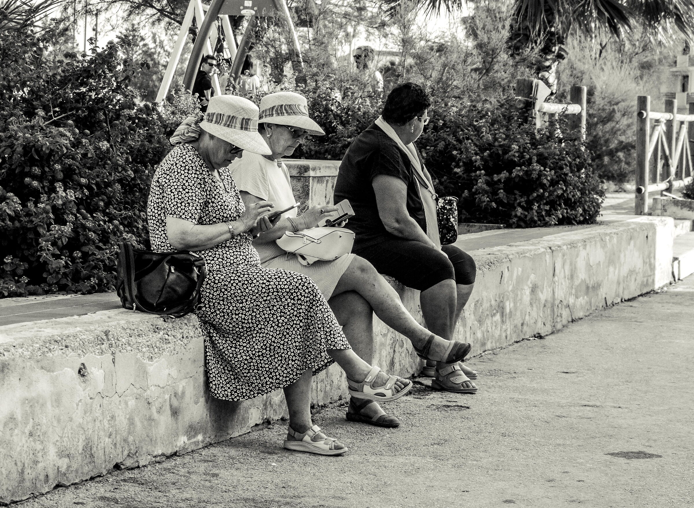 Due romantiche donne inglesi a Marzamemi