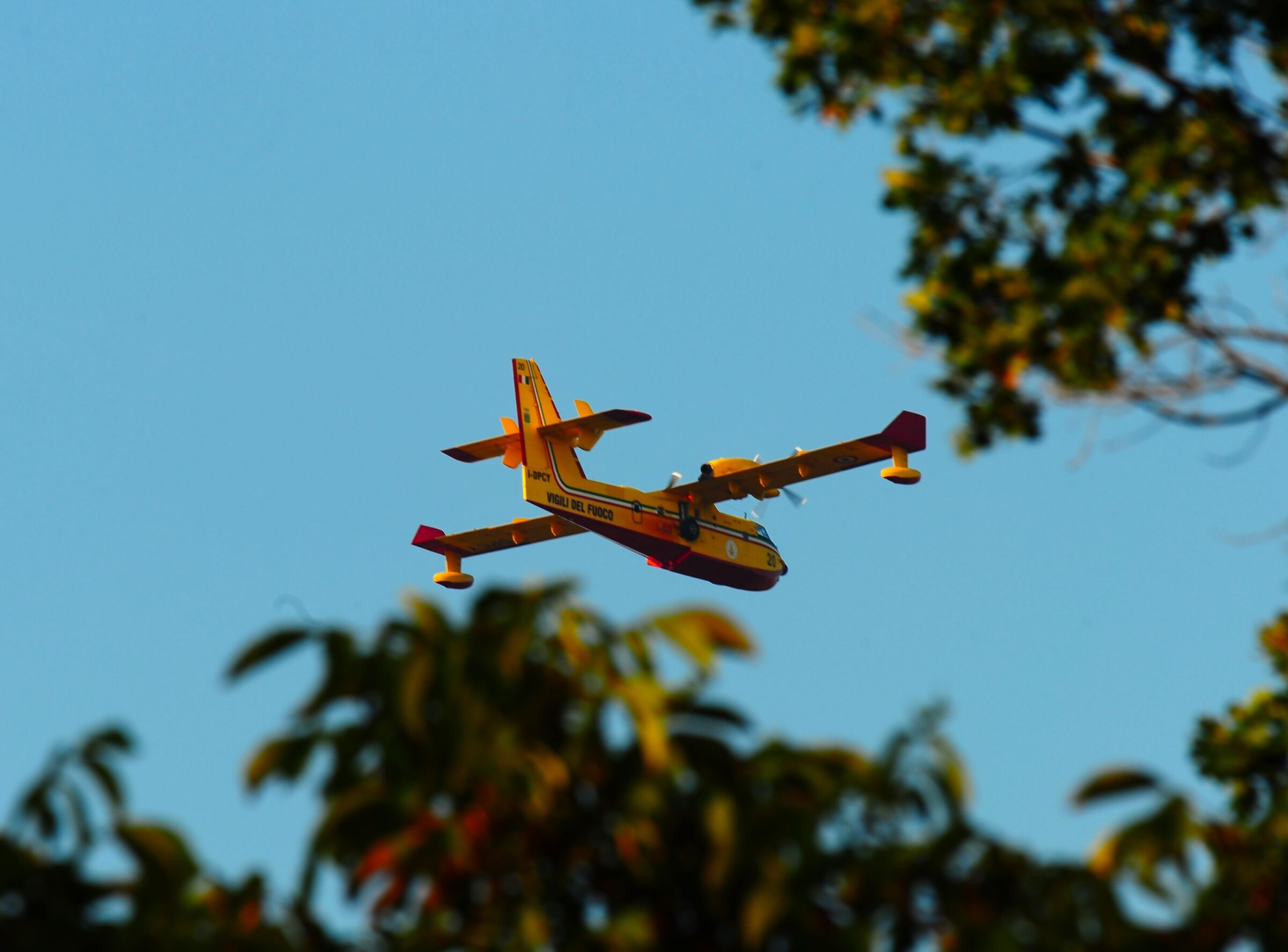 Canadair al lavoro