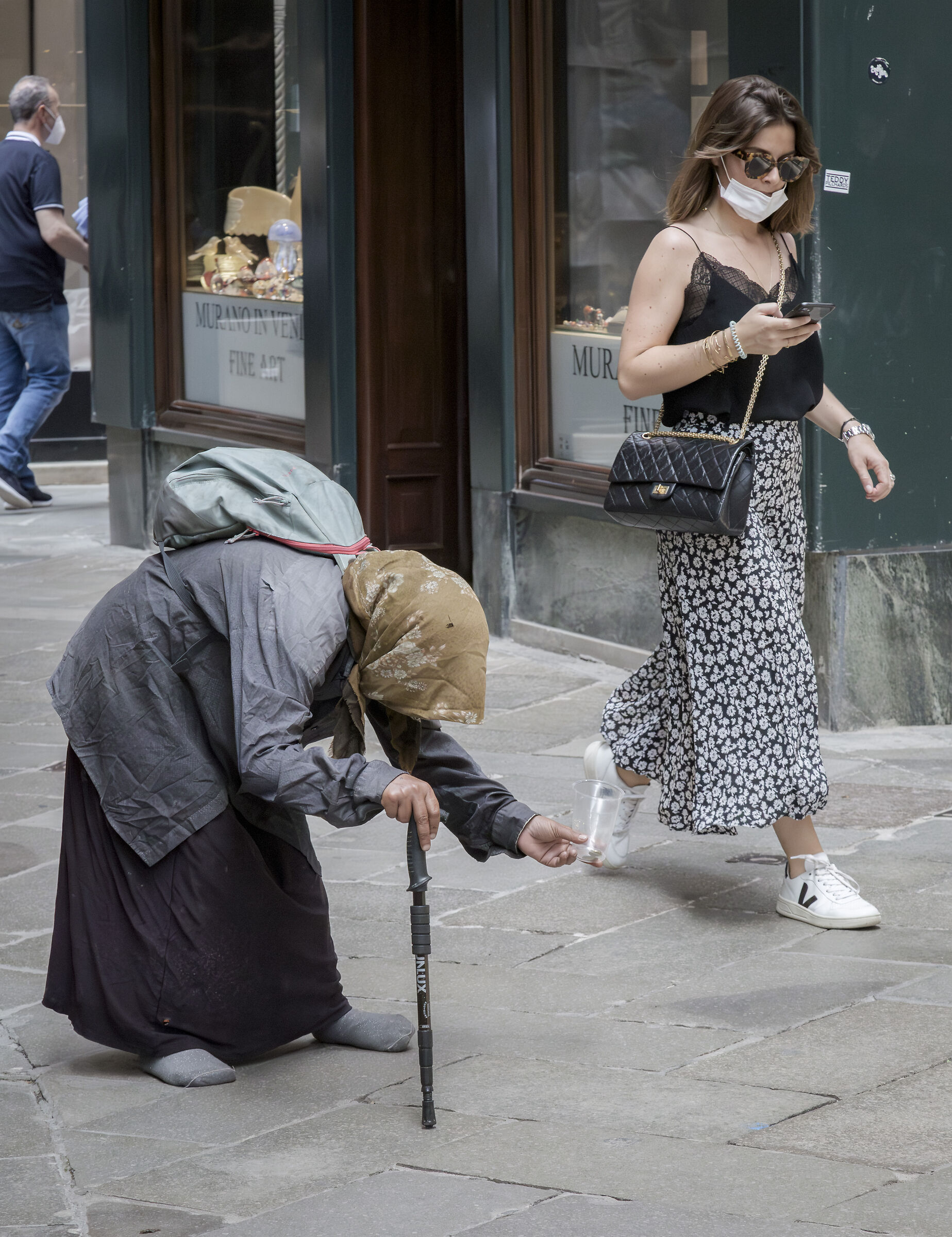L'elemosina trova indifferenza