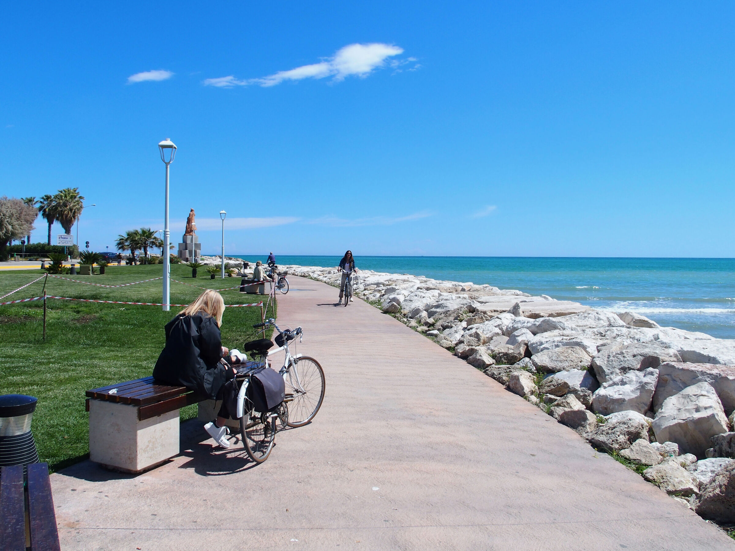Signore in bicicletta