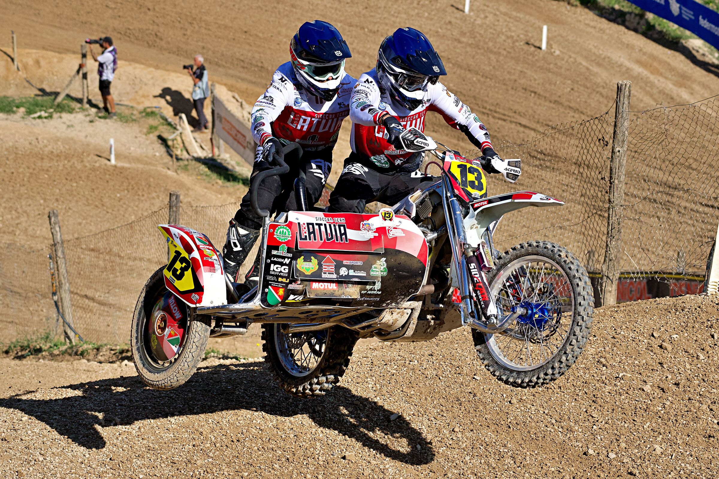 Acrobati su 3 ruote 4