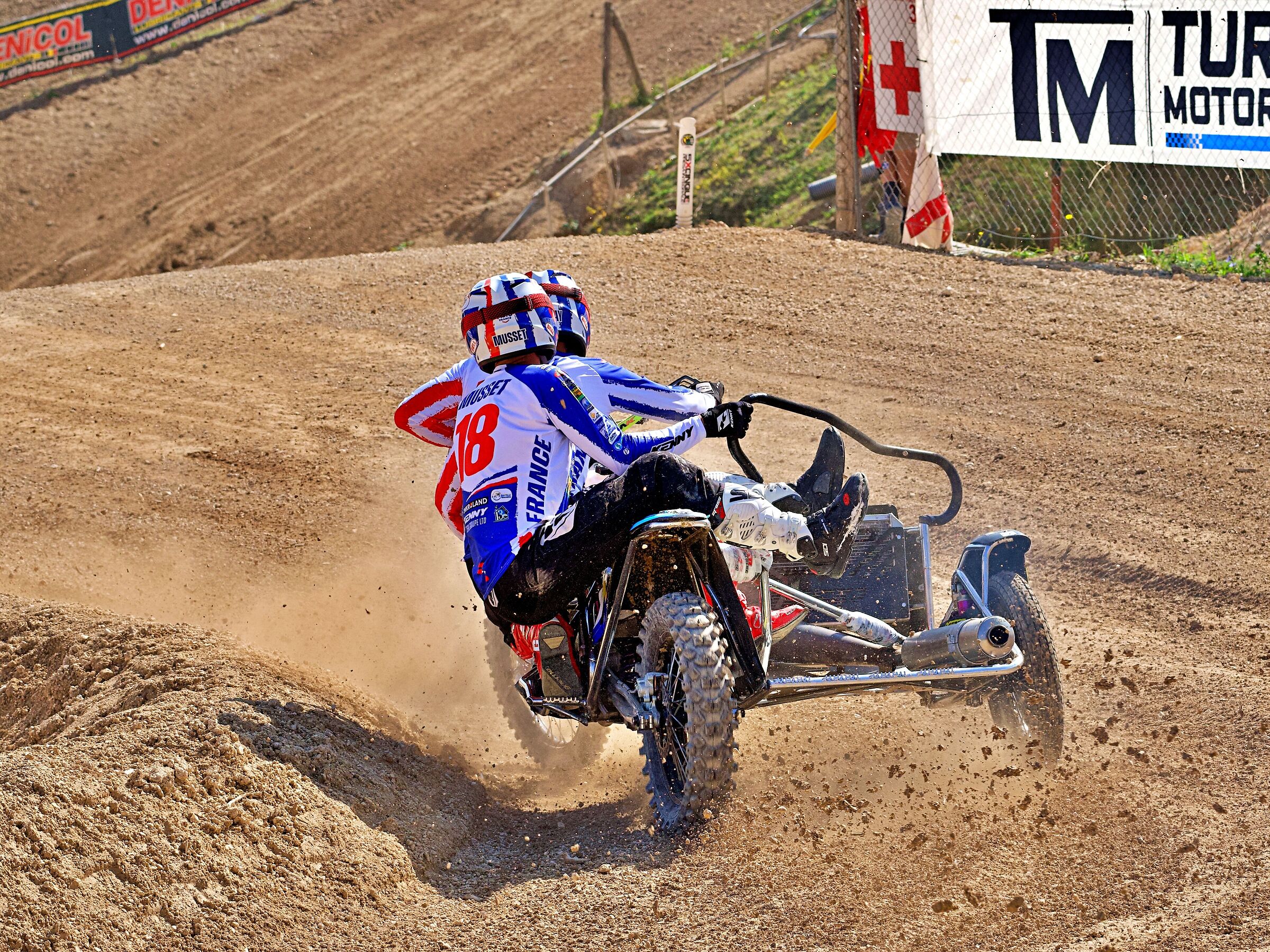 Acrobati su 3 ruote 5