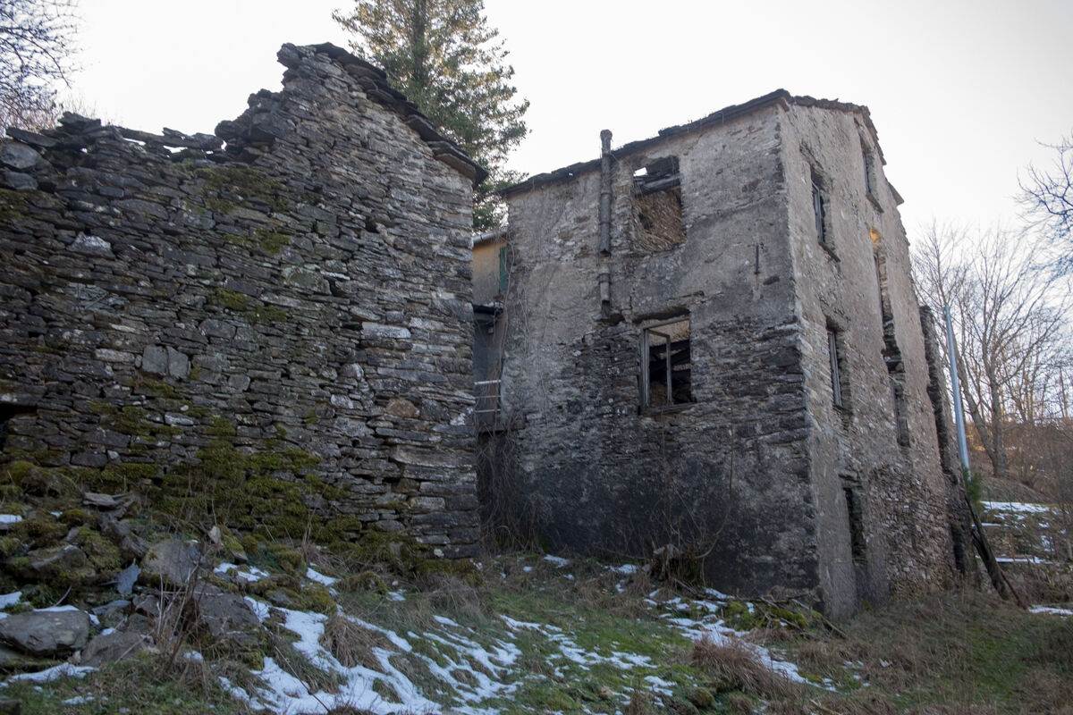 Possazzo in Valtrebbia, exclave of Lorsica(Pusassu in di