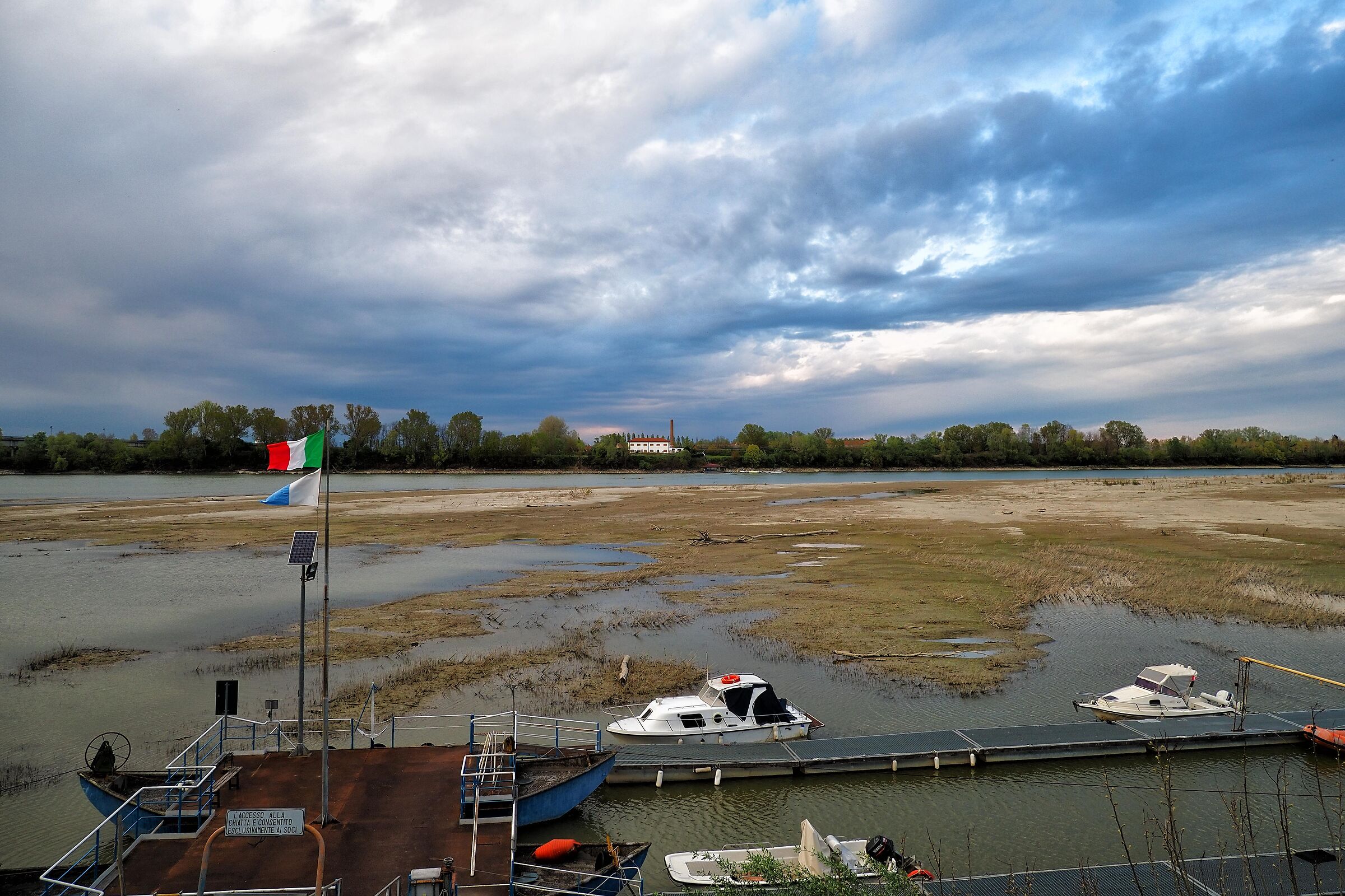 Po river dry - summer 2022