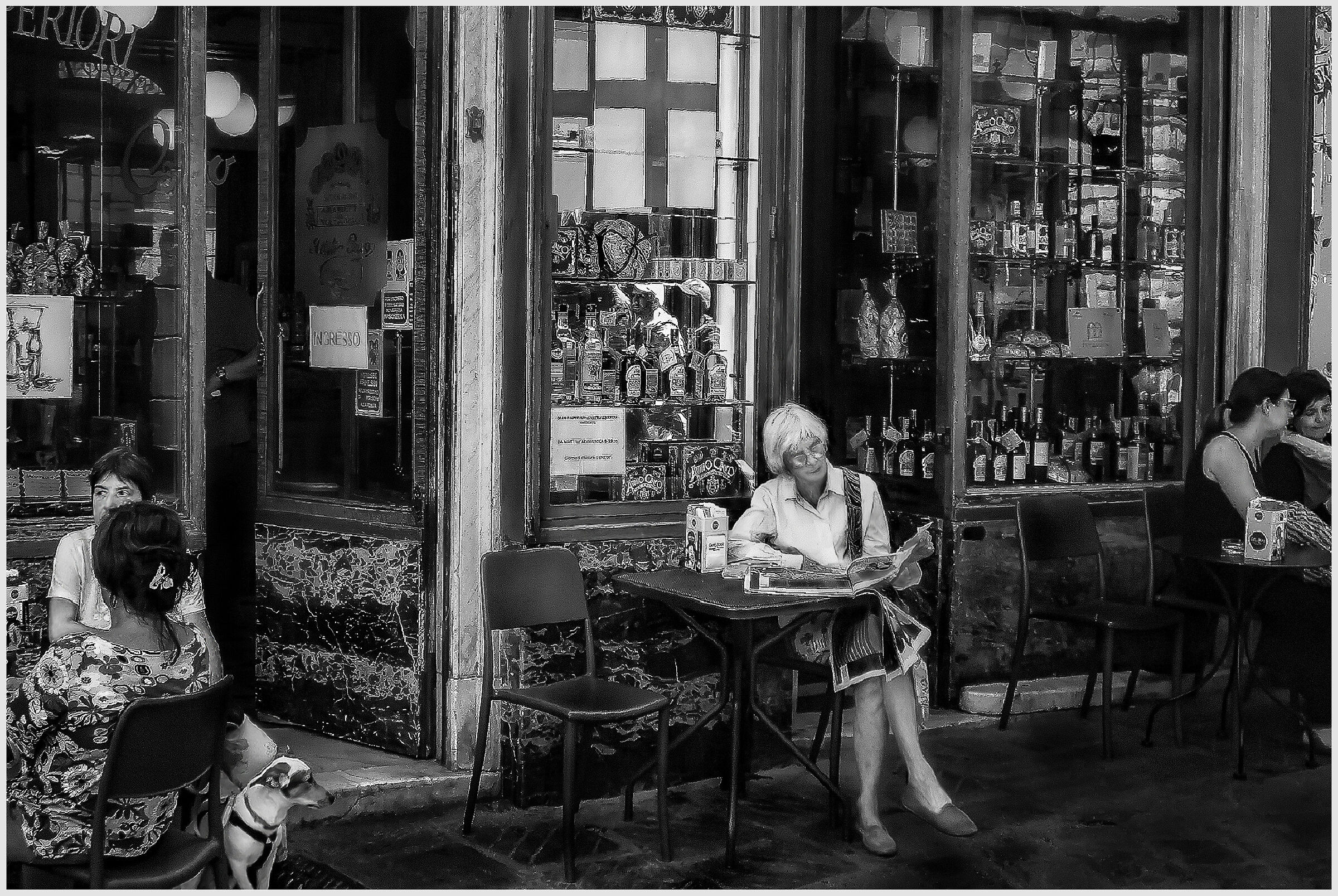 At the bar in the alleys of Genoa