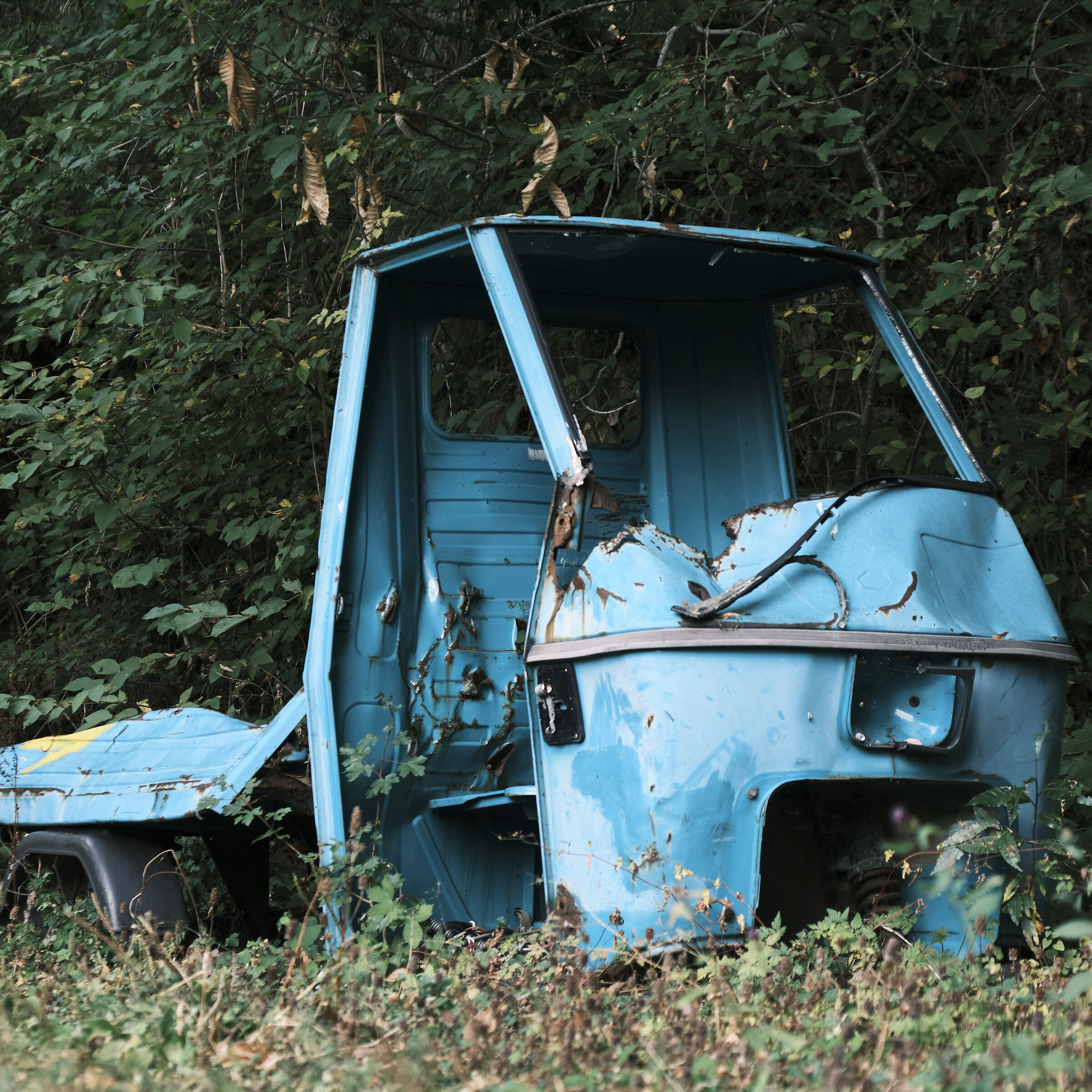 Ape Piaggio che ora fa da segnavia