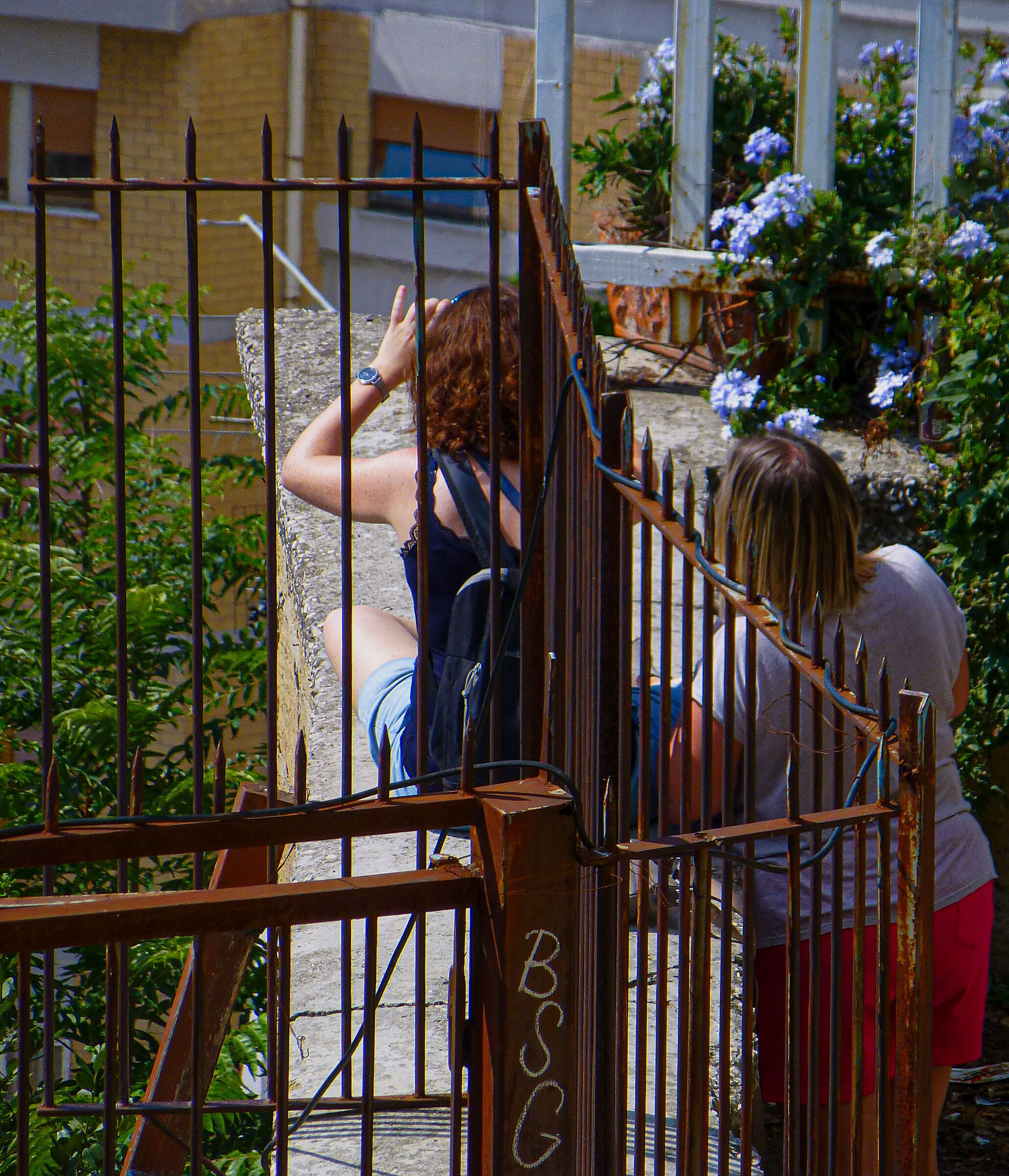 Fotoreporter sprezzante del pericolo...