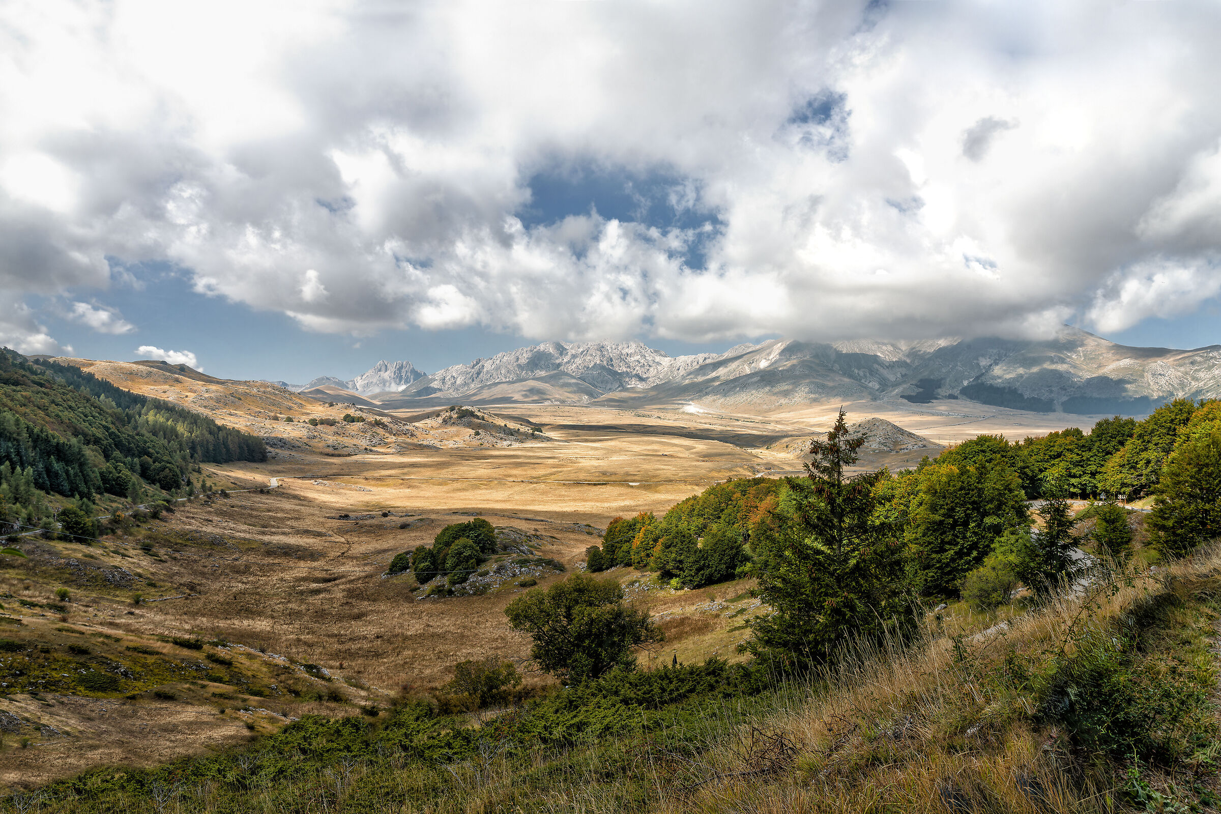 First autumn colours in Campo Imperatore
