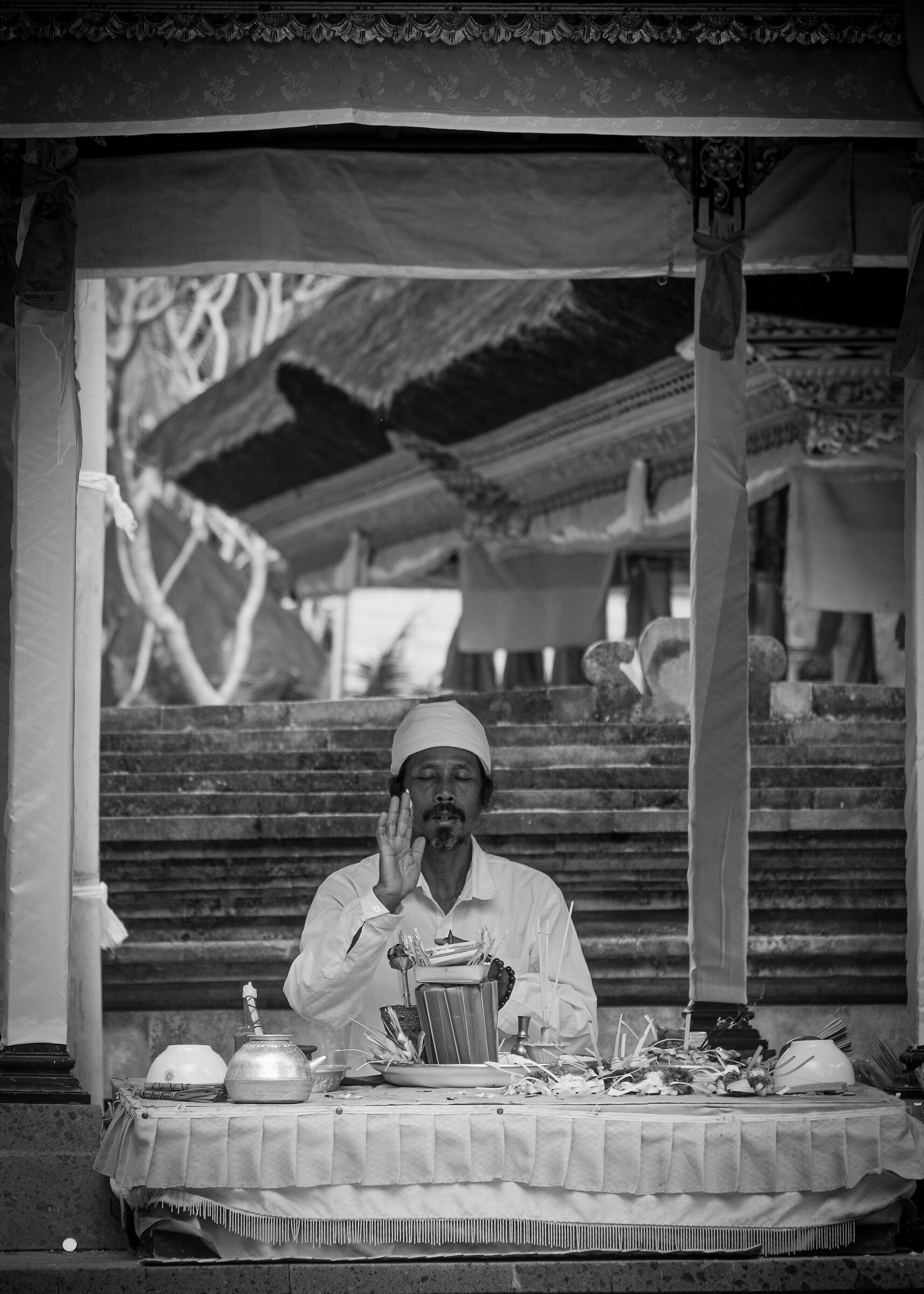 Prayer at Gunung Kawi Temple