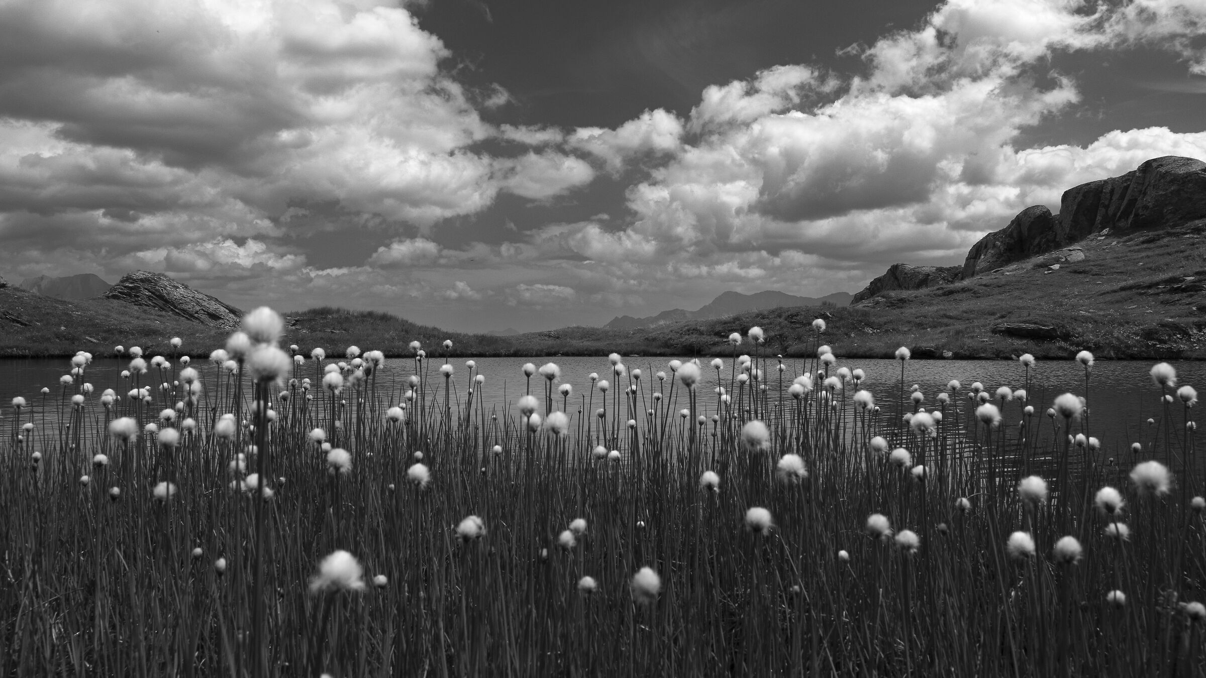Laghetto al passo del Gran San Bernardo