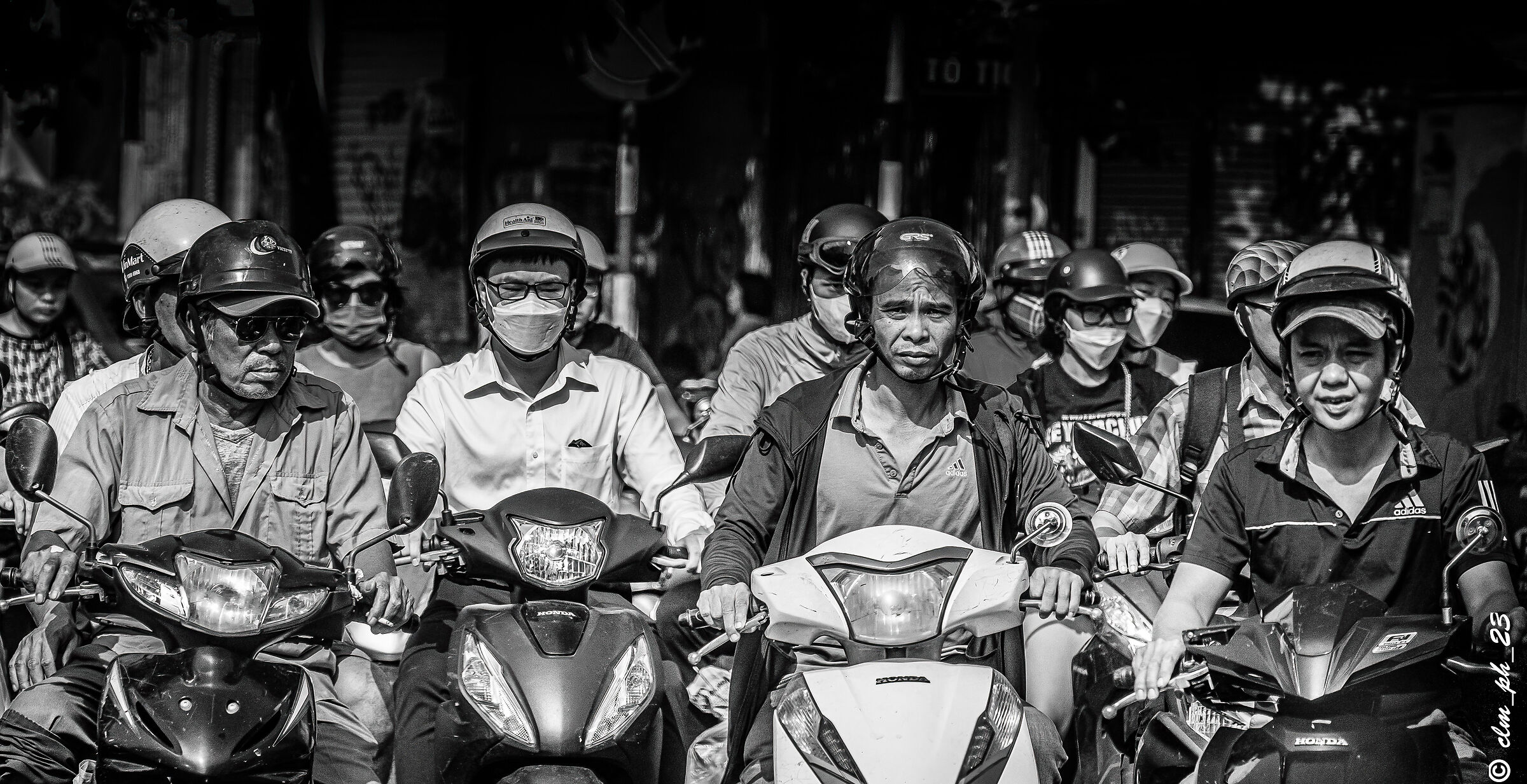 12 million inhabitants 7 million mopeds