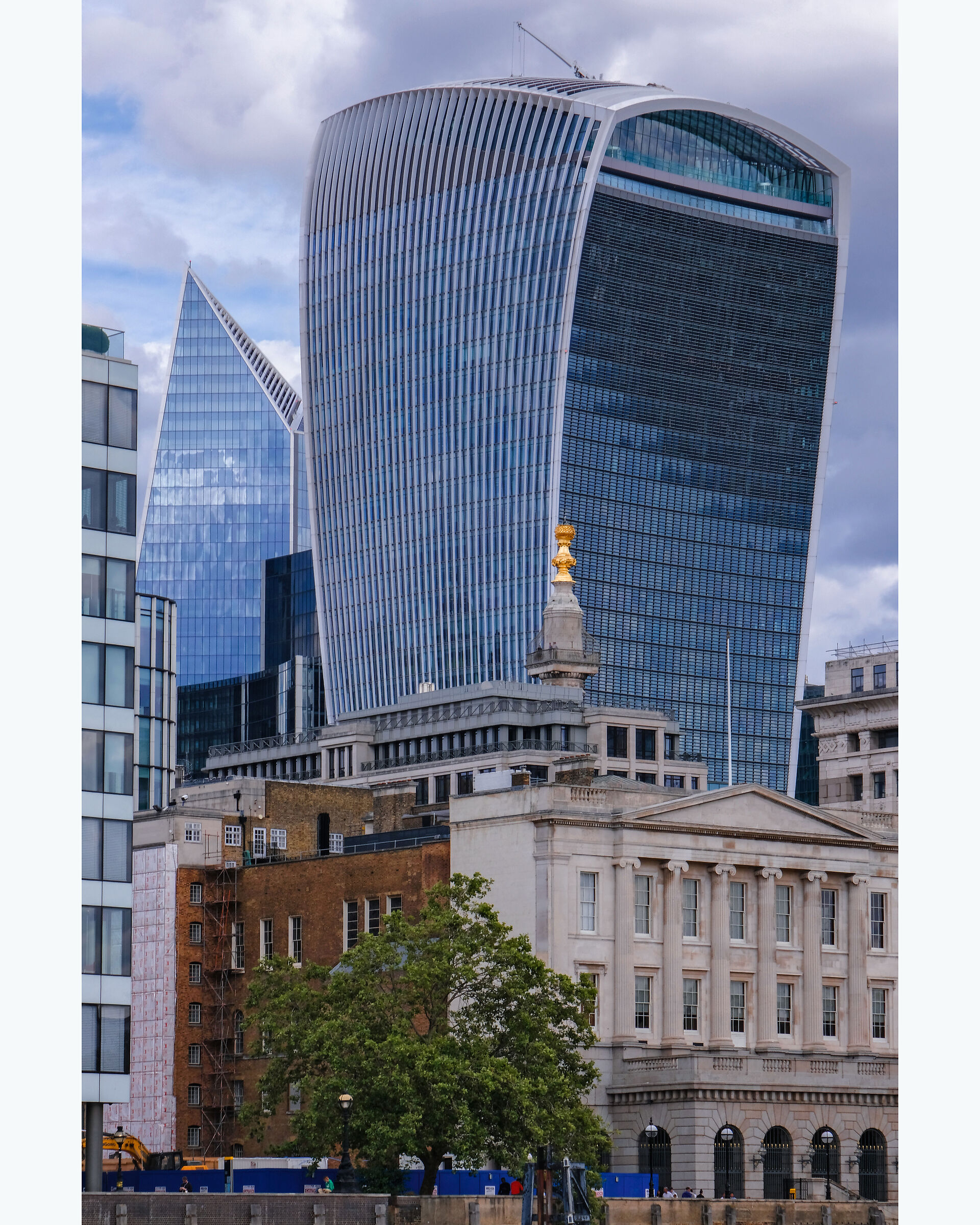 _The Walkie -Talkie (Sky Garden ) _ The Scalpel-52-54 L