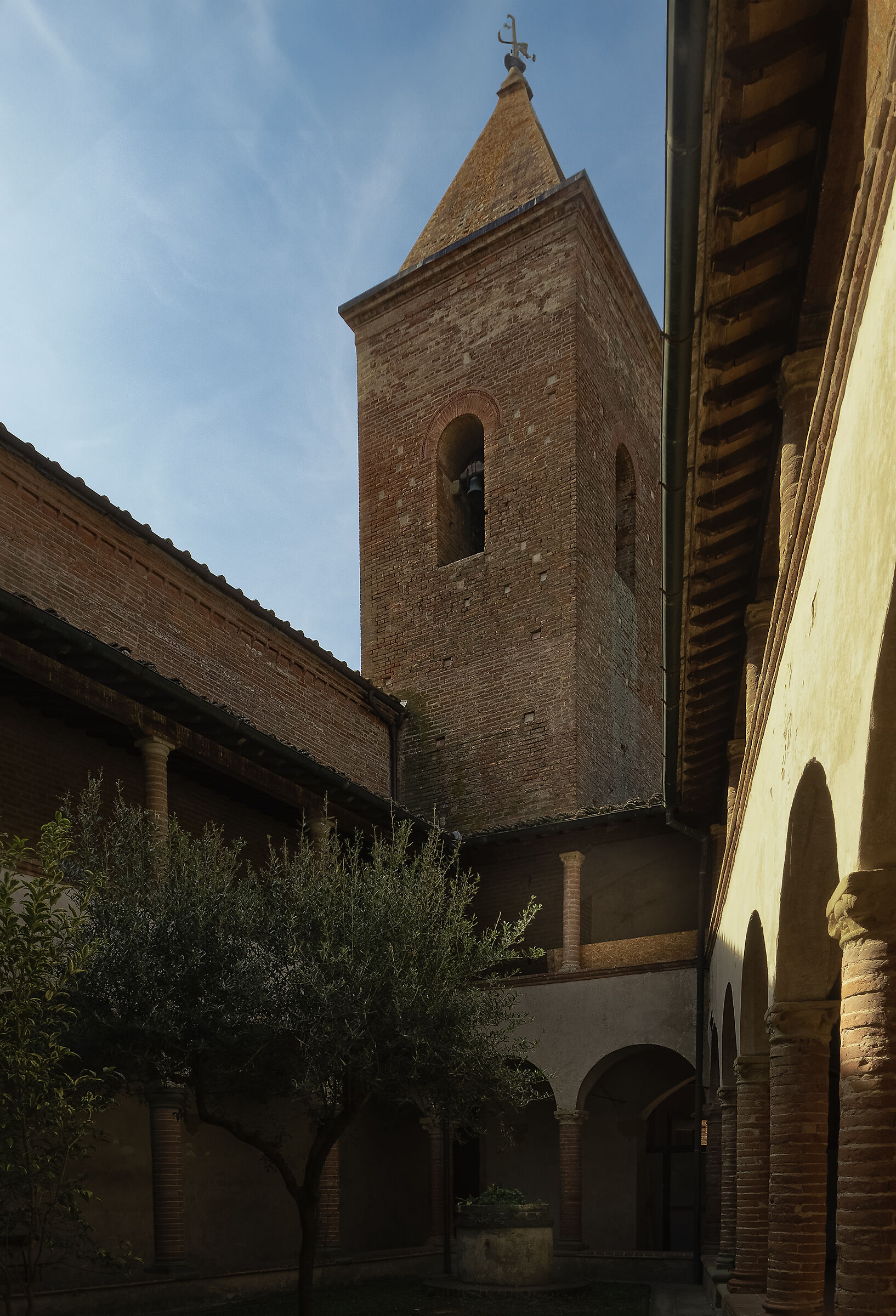 Certaldo - Augustinian Convent - View of the cloister