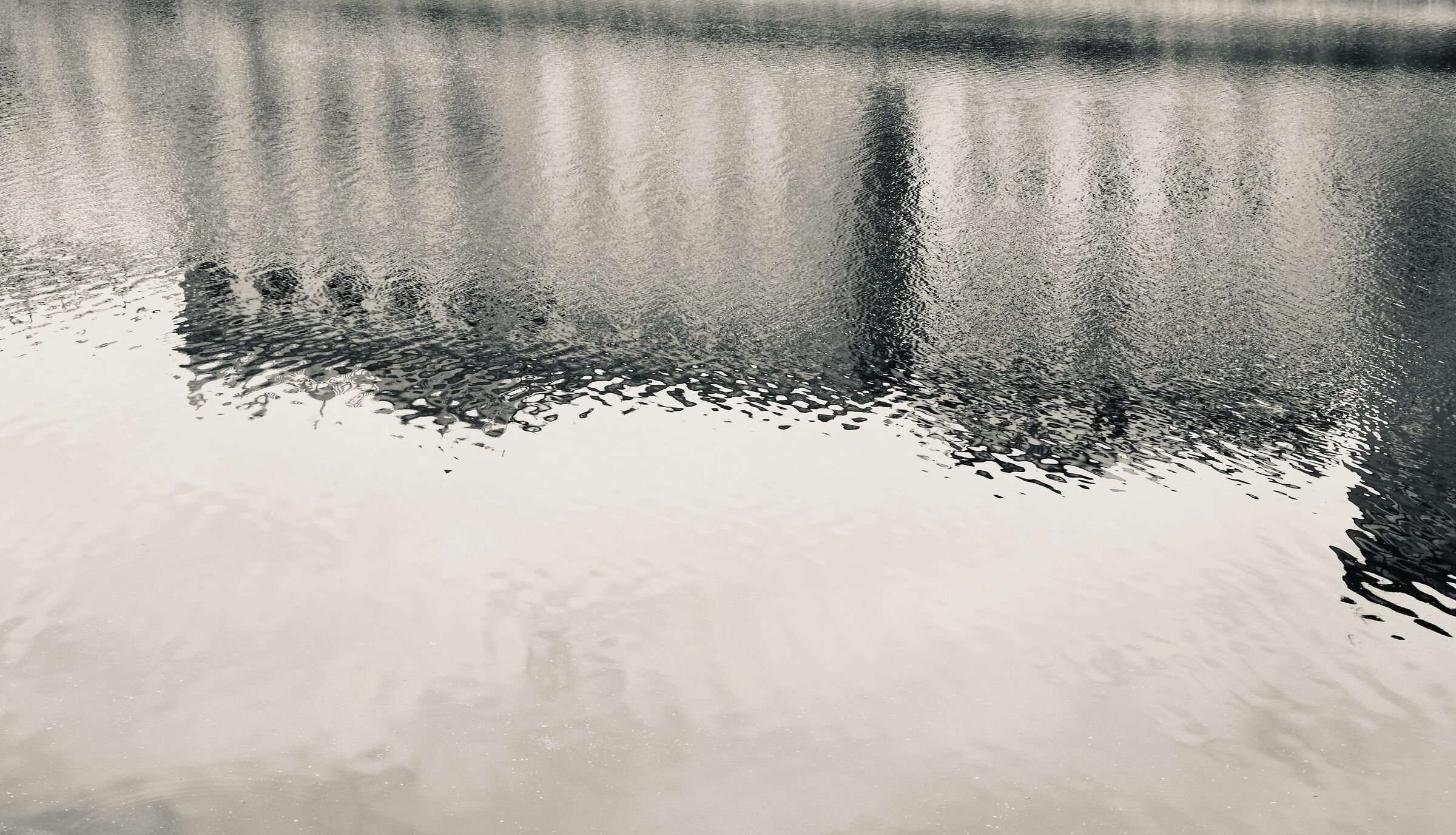 palazzi riflessi in arno