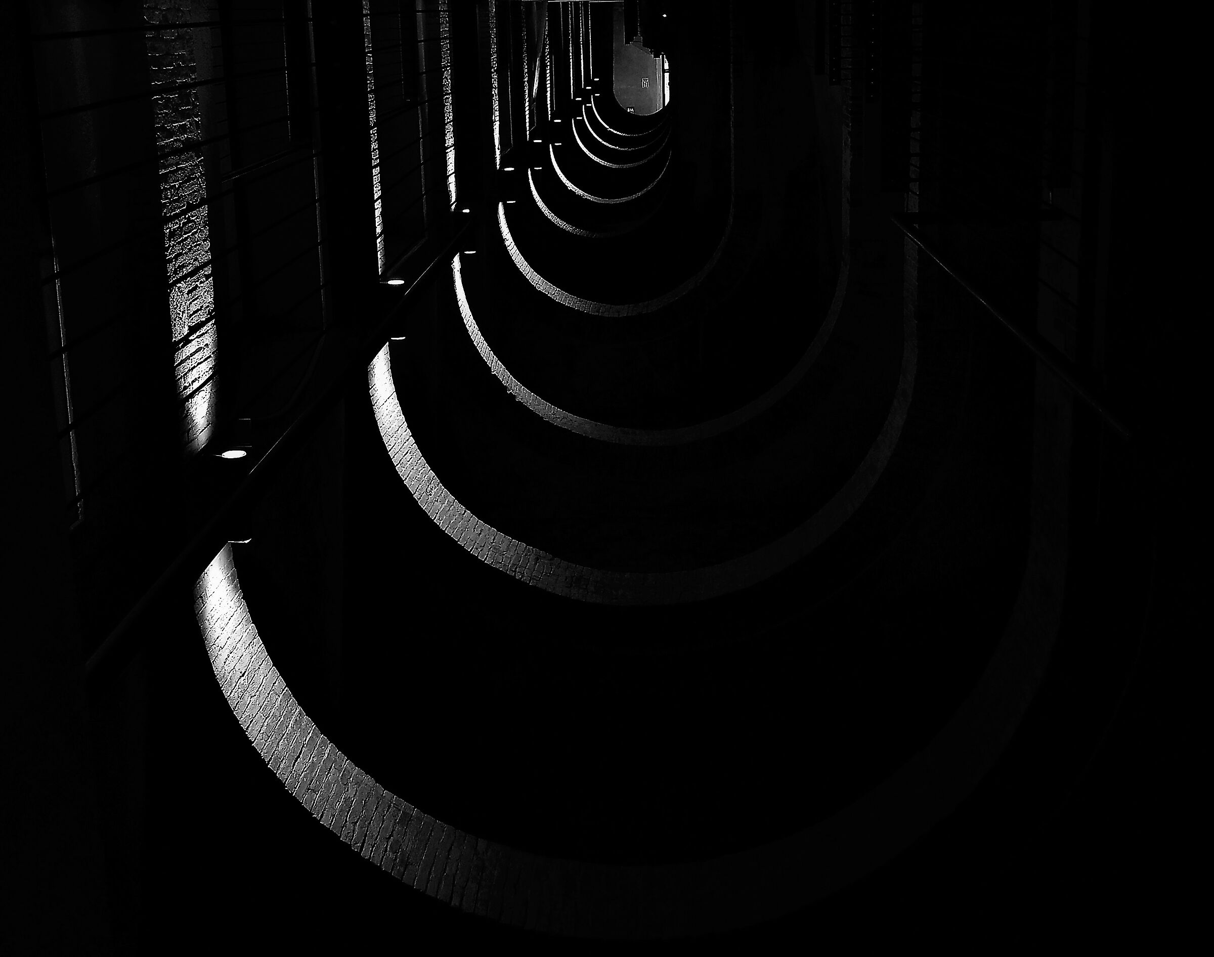 In fondo al vortice, la porta.