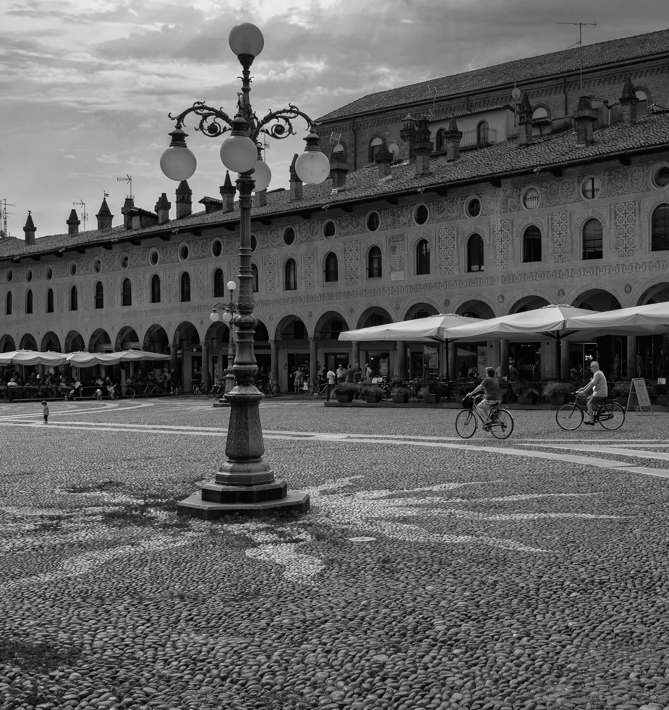 The Giant and the Little Girl