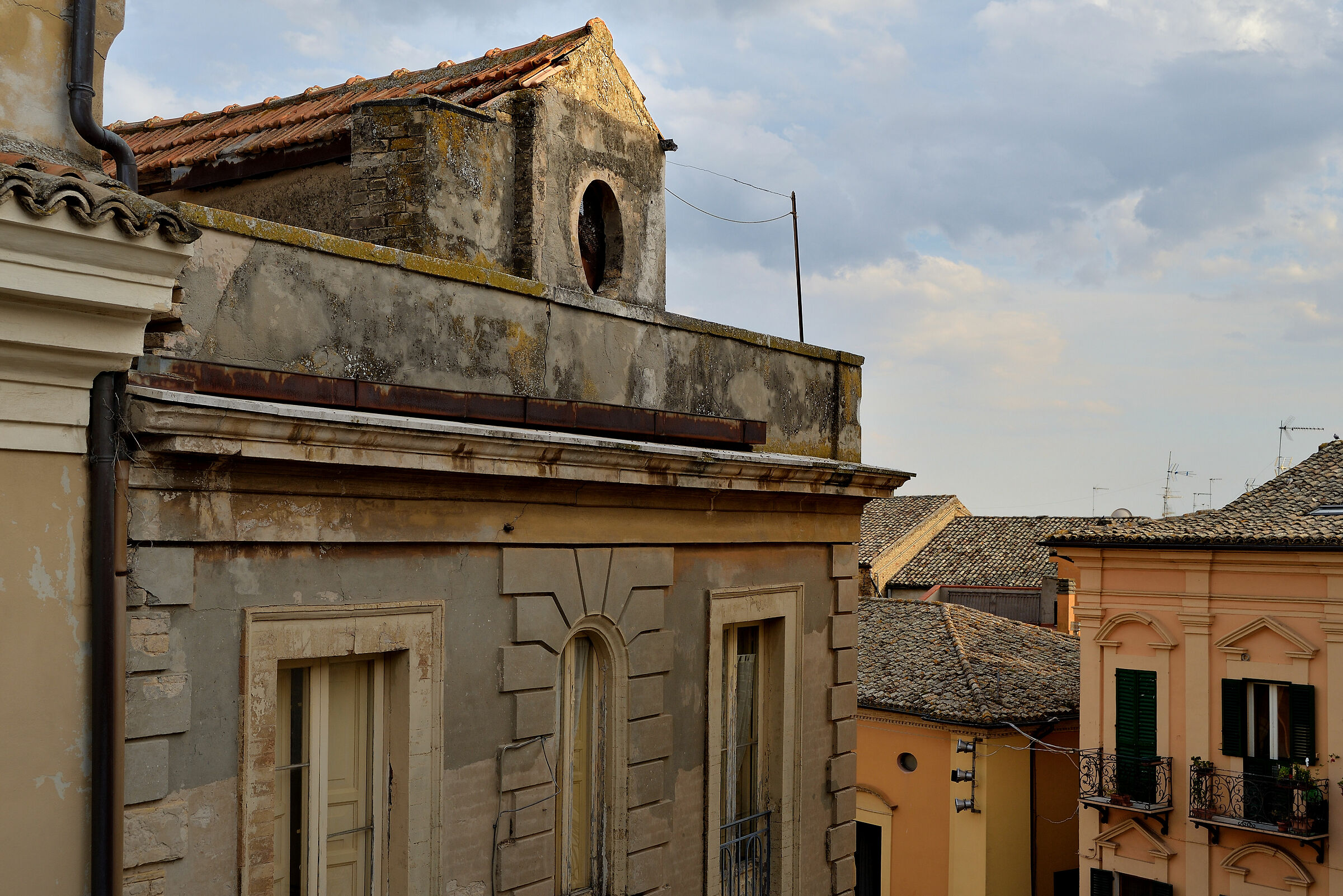 On the rooftops of Vasto