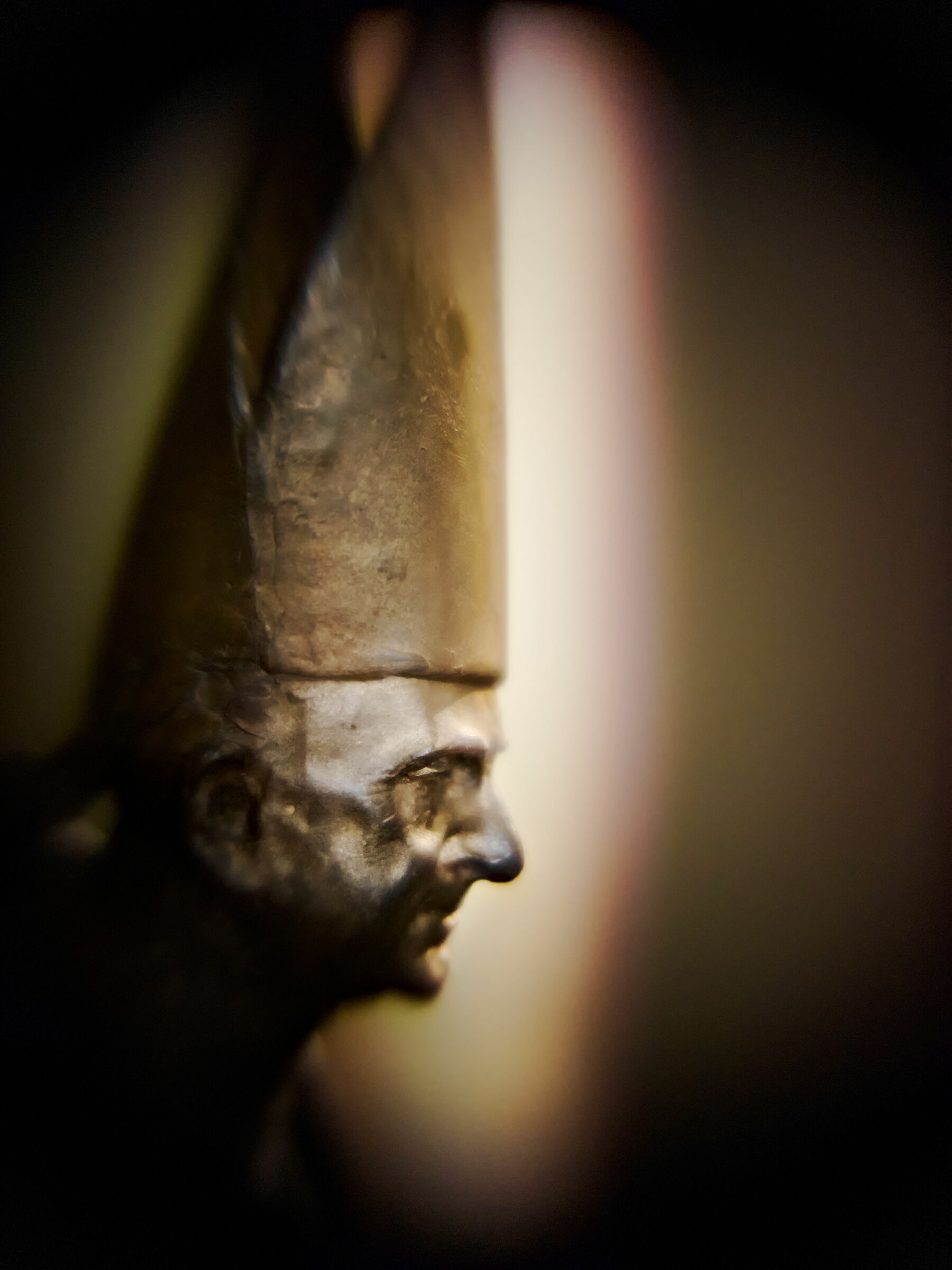 A gaze lost in eternity