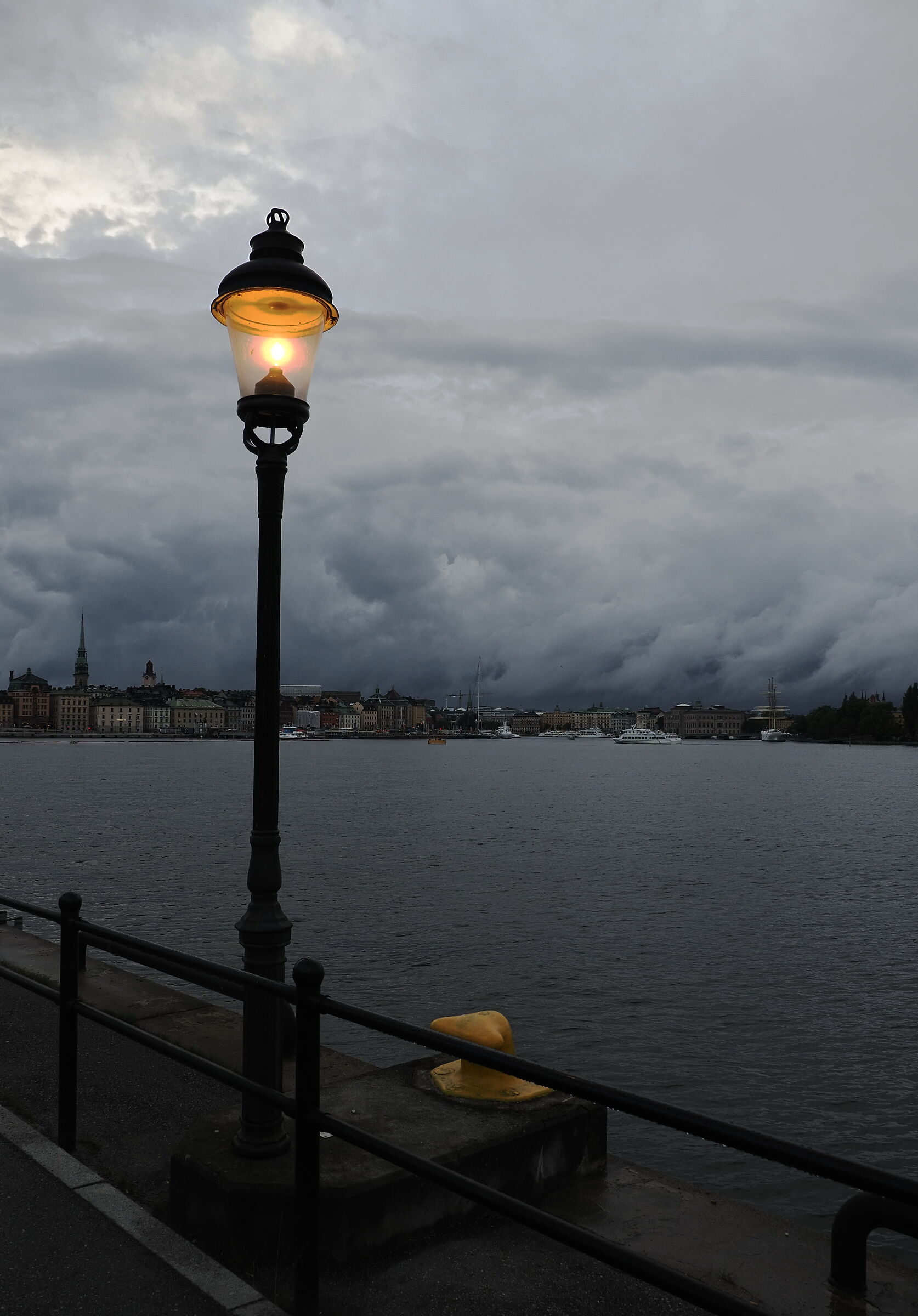 The sun in the street lamp