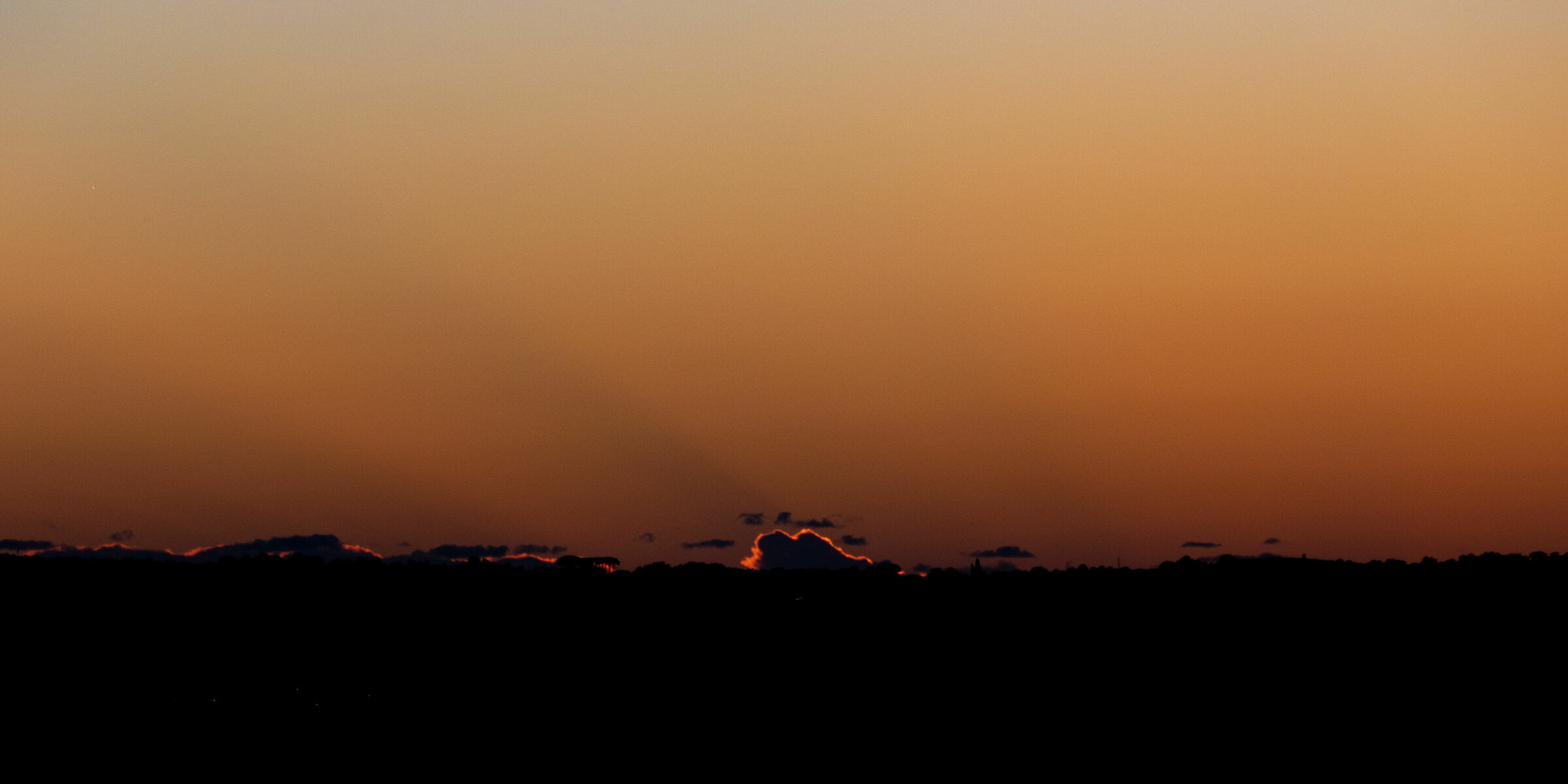 Tramonto contorno luce solare