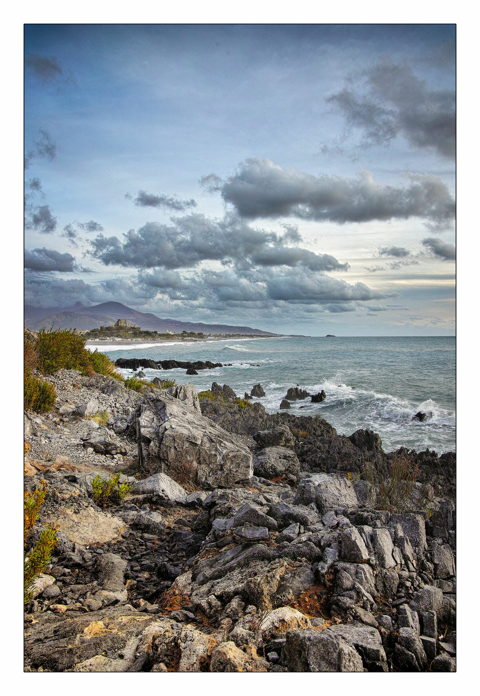 Scalea, scogli di Lajnella al tramonto.