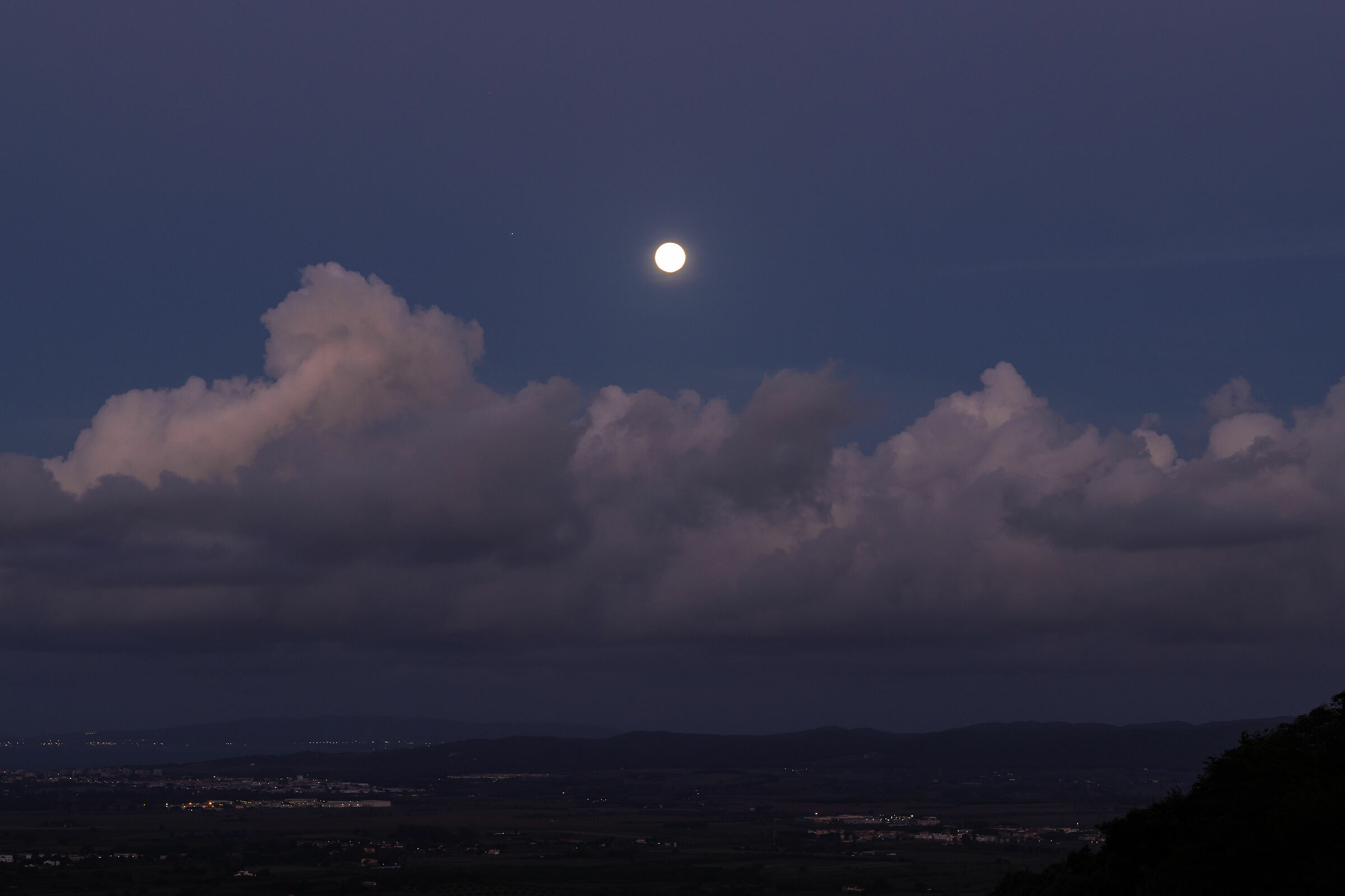 Luna prima dell'alba