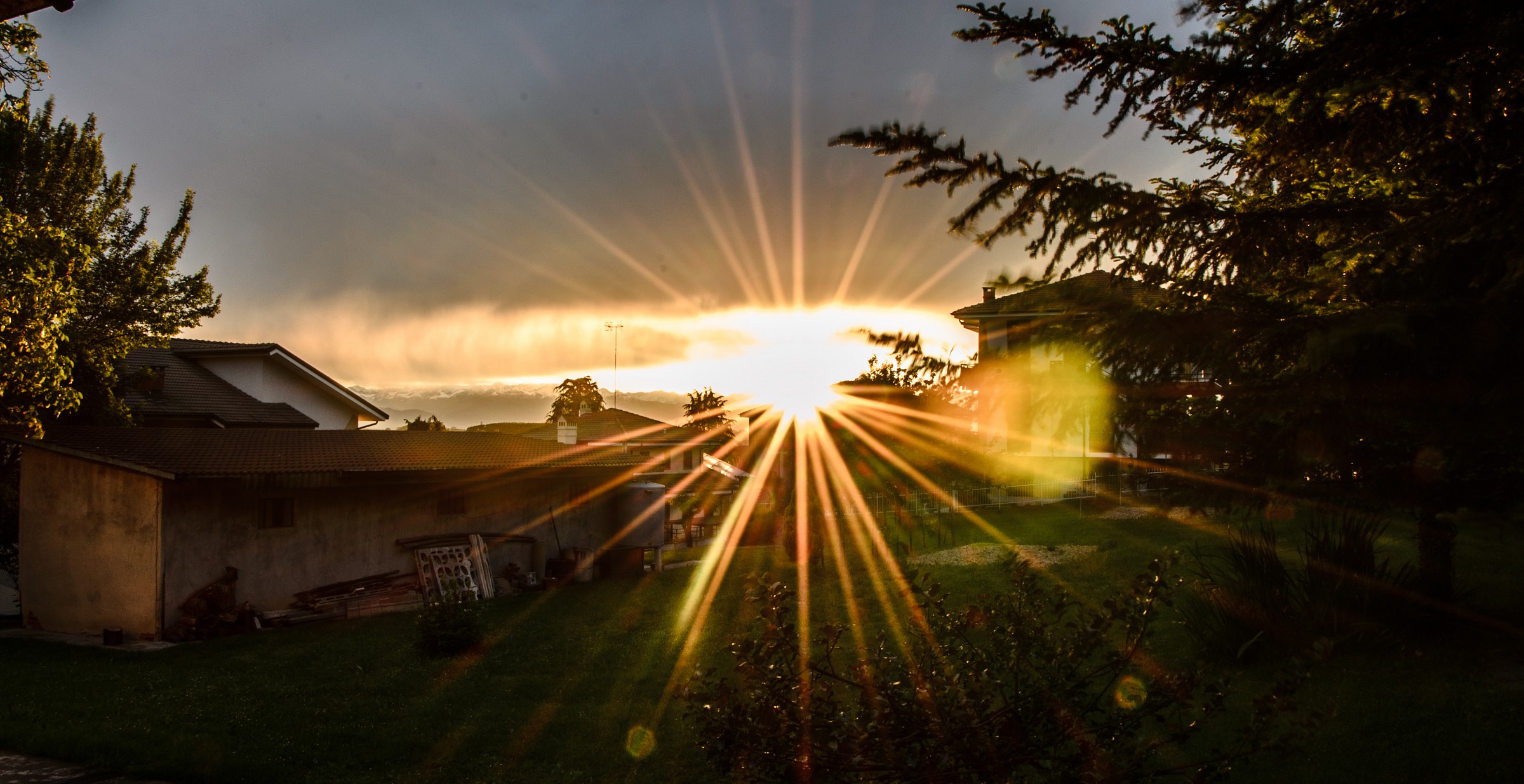 La luce che squarcia il cielo