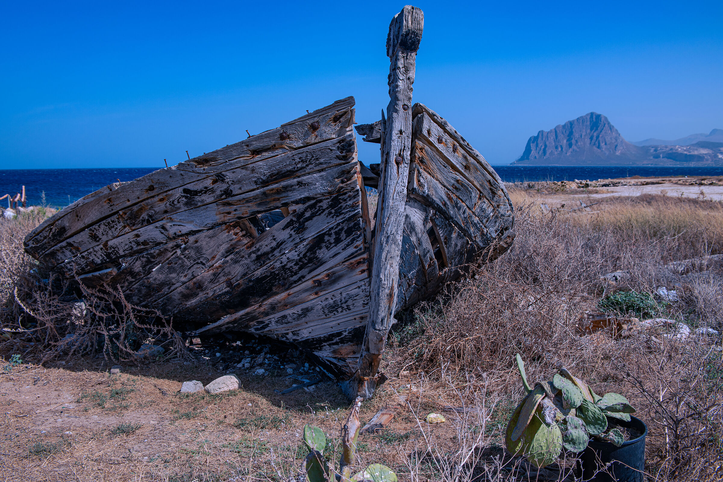 Barcone , sullo sfondo Monte Cofano