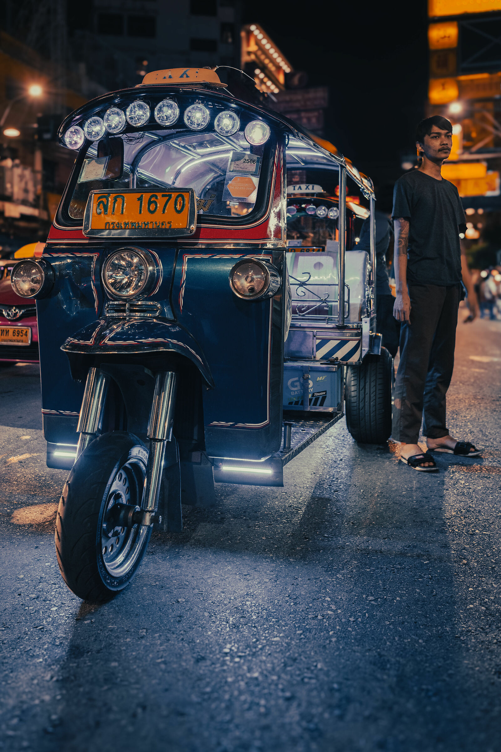 Bangkok by night: The charm of the lighted tuk tuk