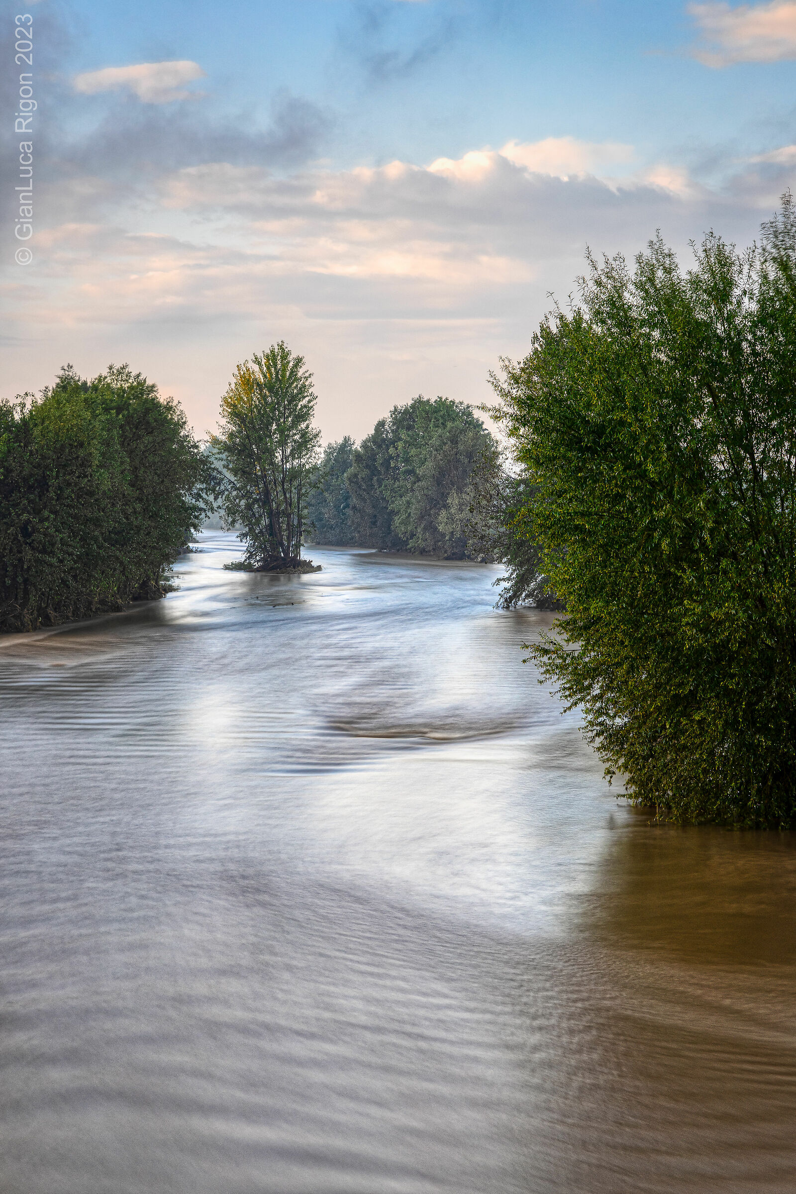 Silk effect (?) on the Bacchiglione in full