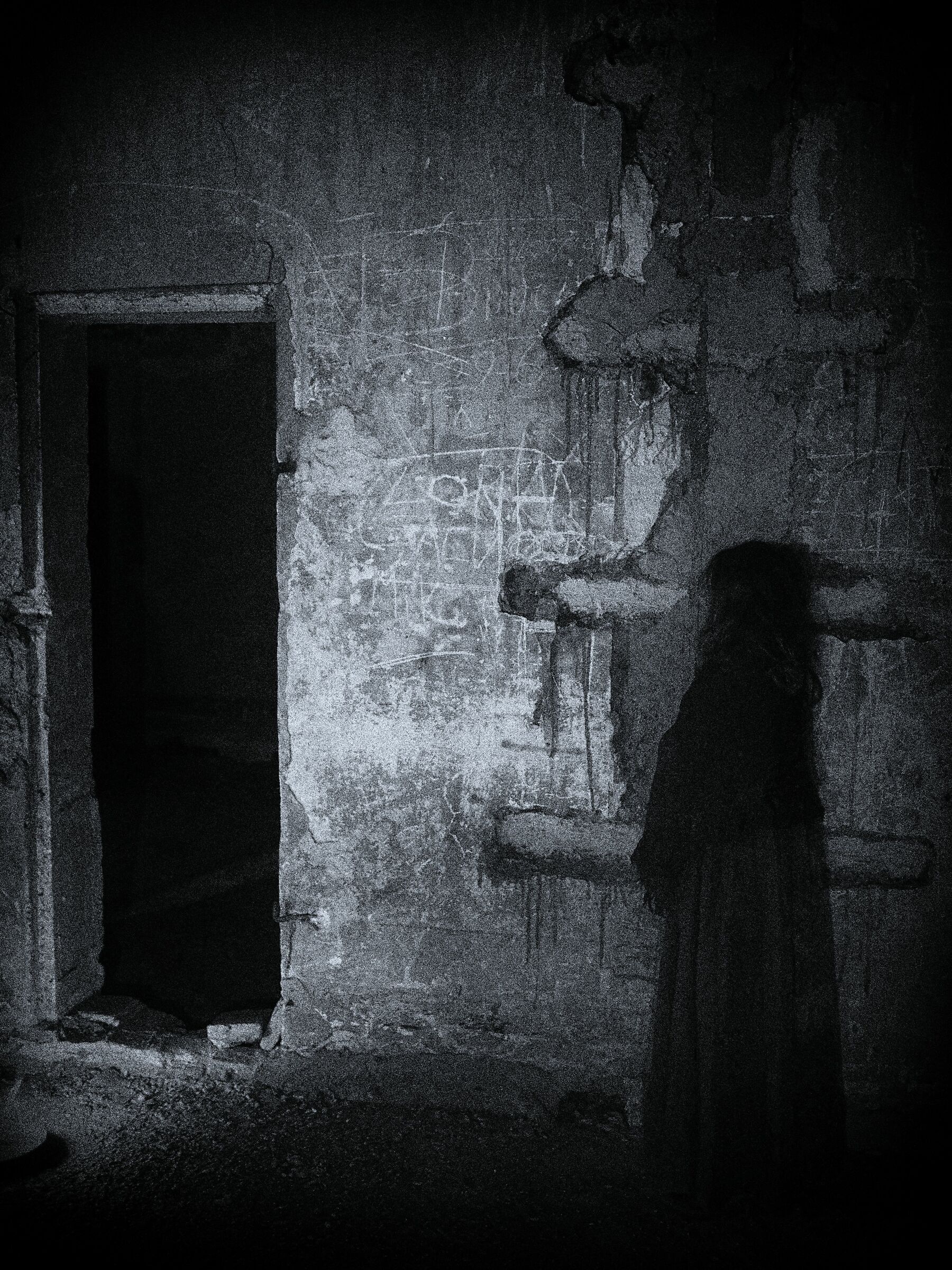 The lady of the villa doesn't like guests