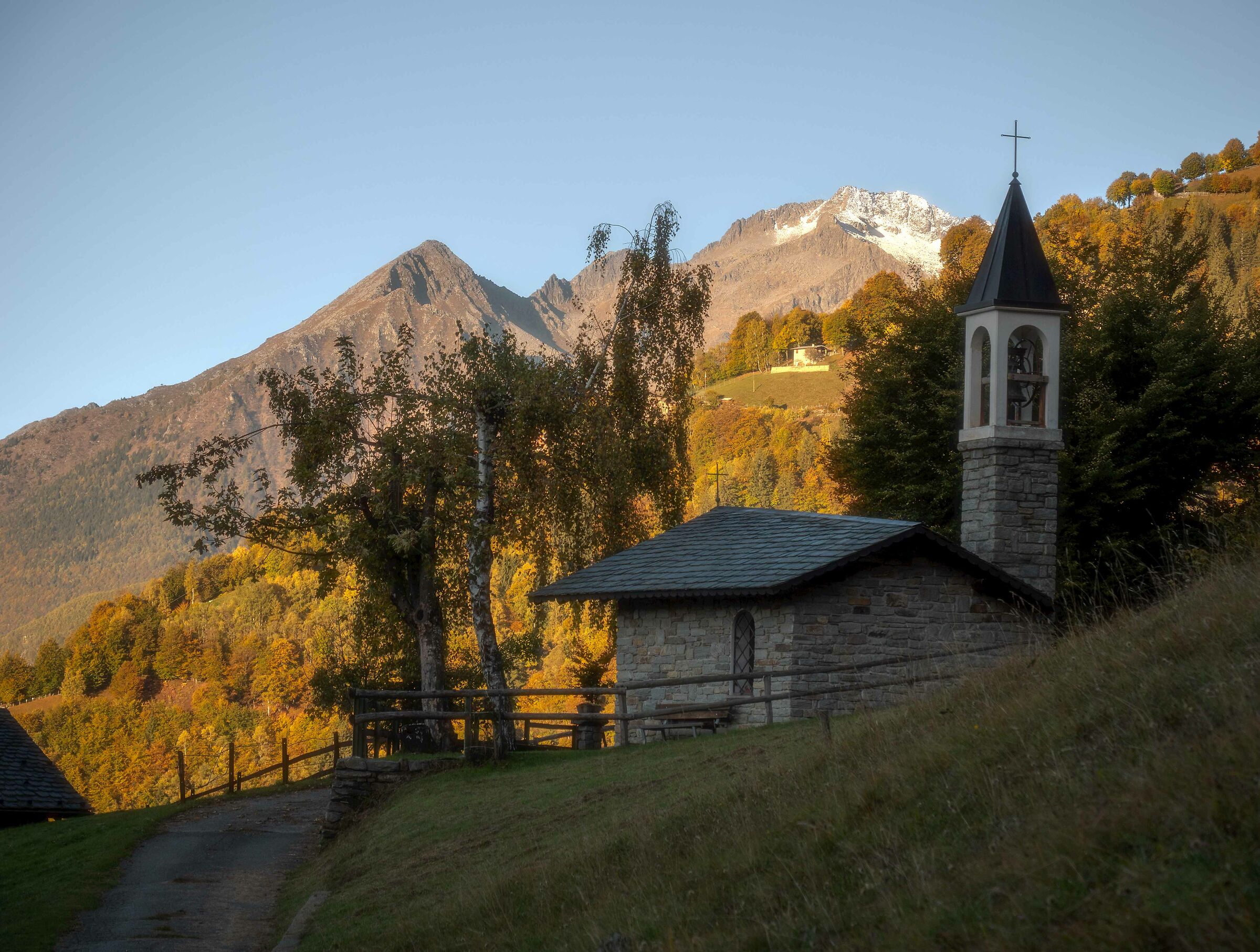e' l'alba ui monti di Berbenno