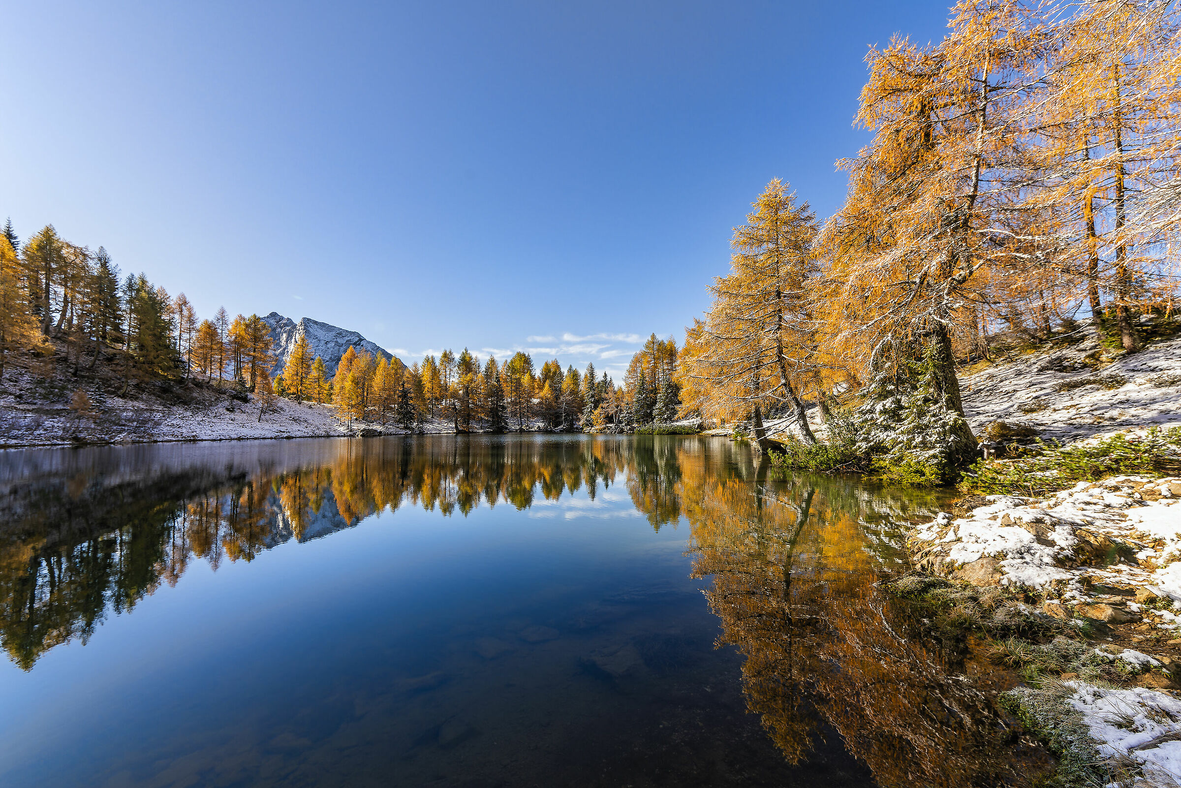 Autumn at the Bordaglia lake