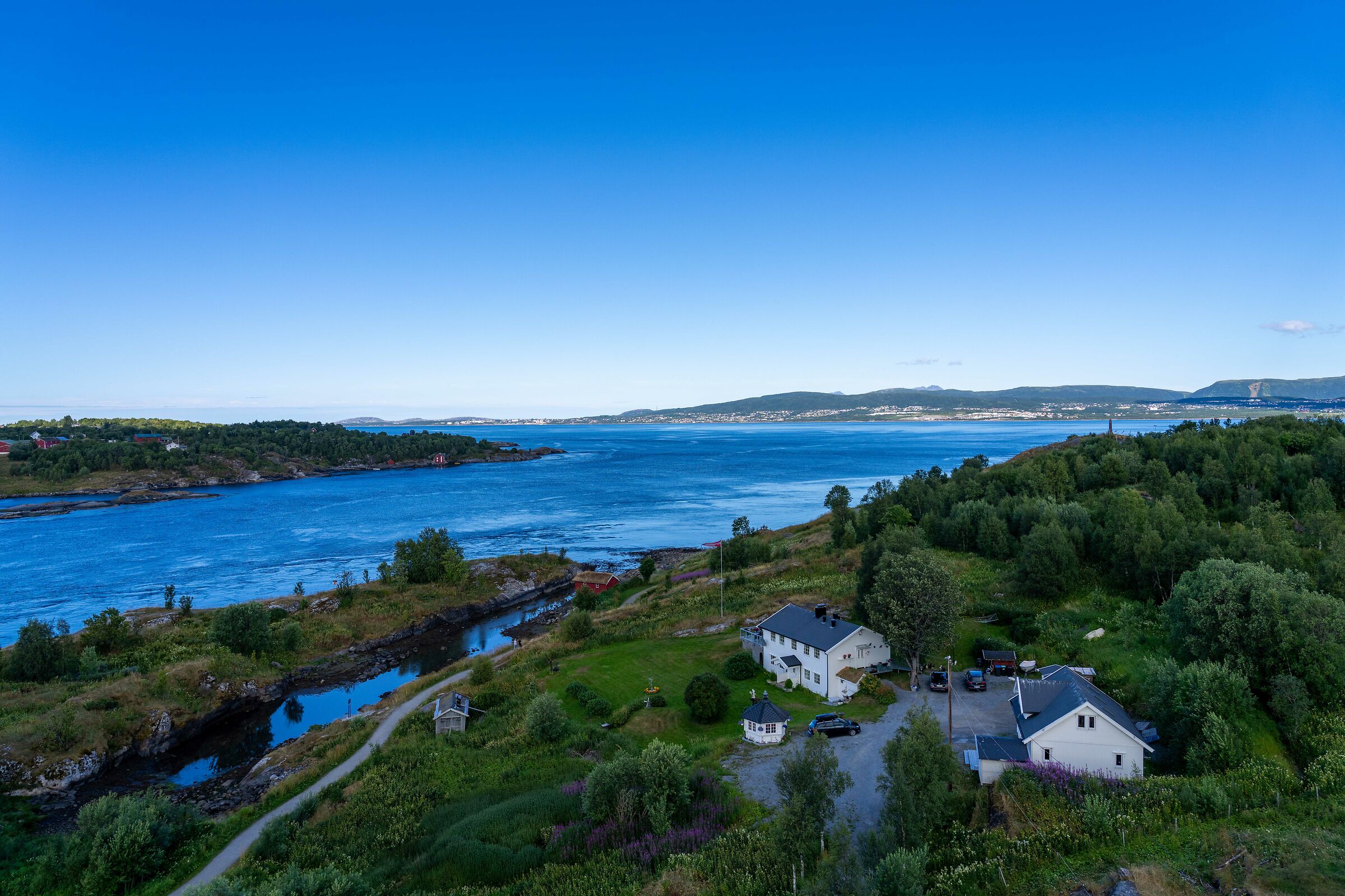 the coast towards Mosjøen