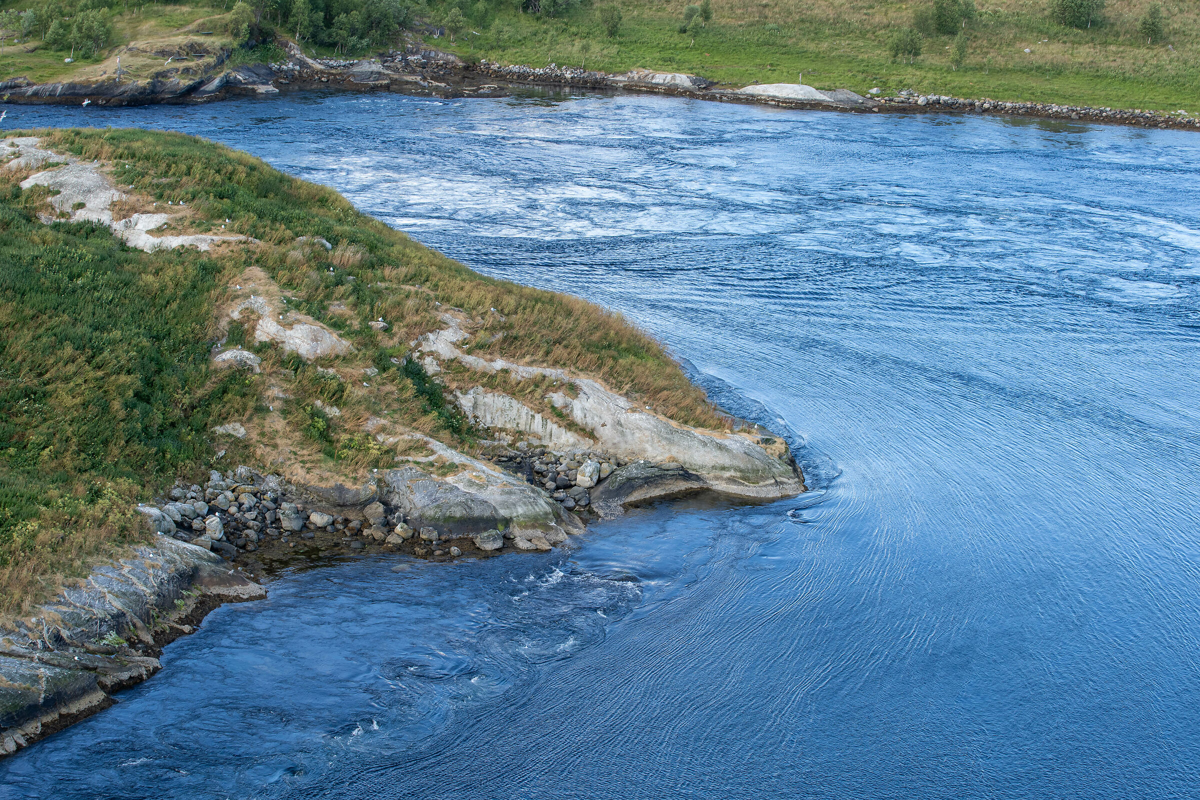 the coast towards Mosjøen