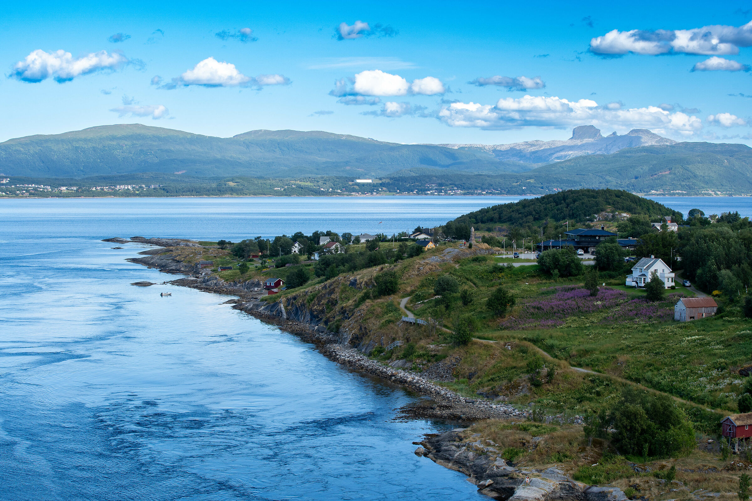 the coast towards Mosjøen