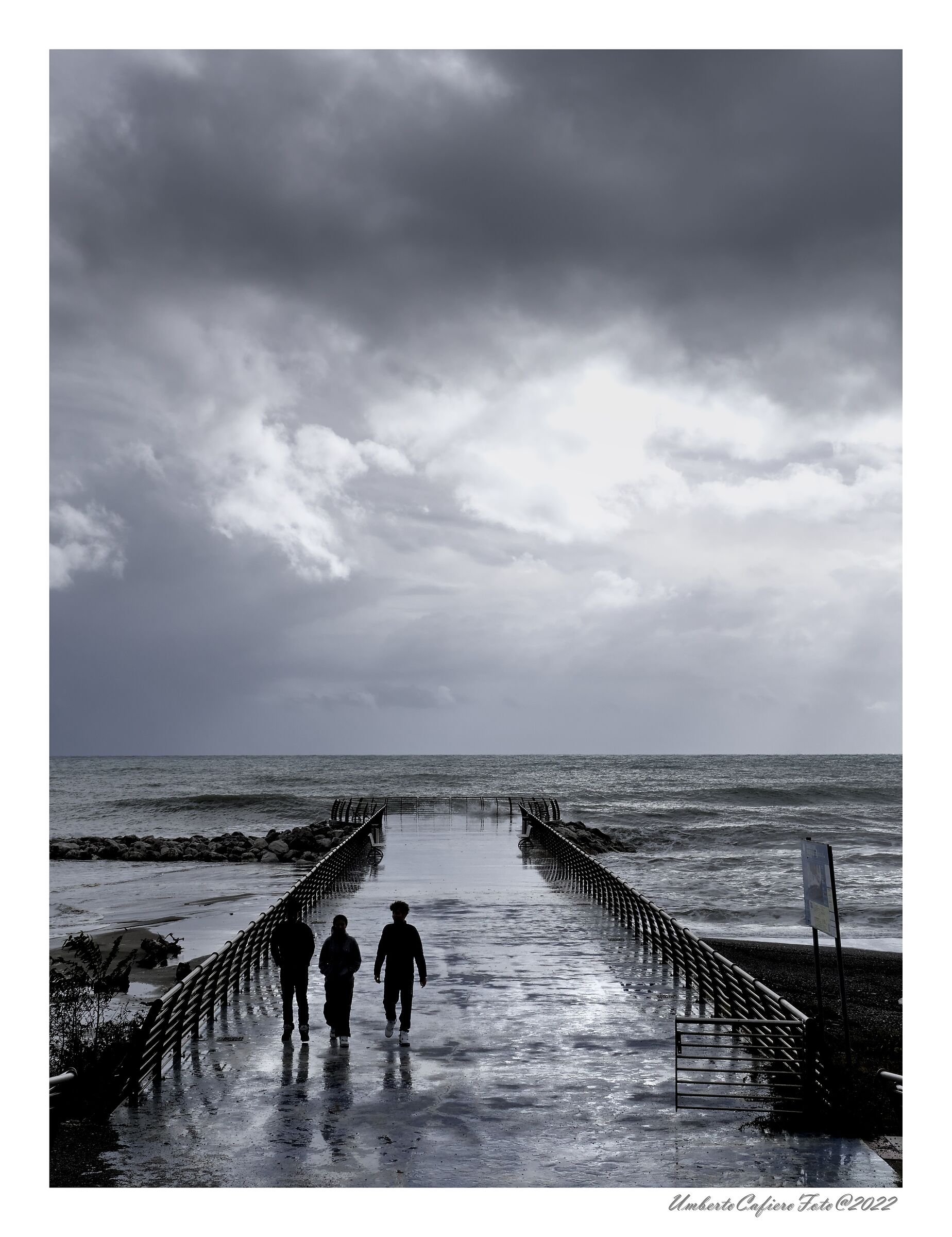 ... e dietro di noi, la tempesta...