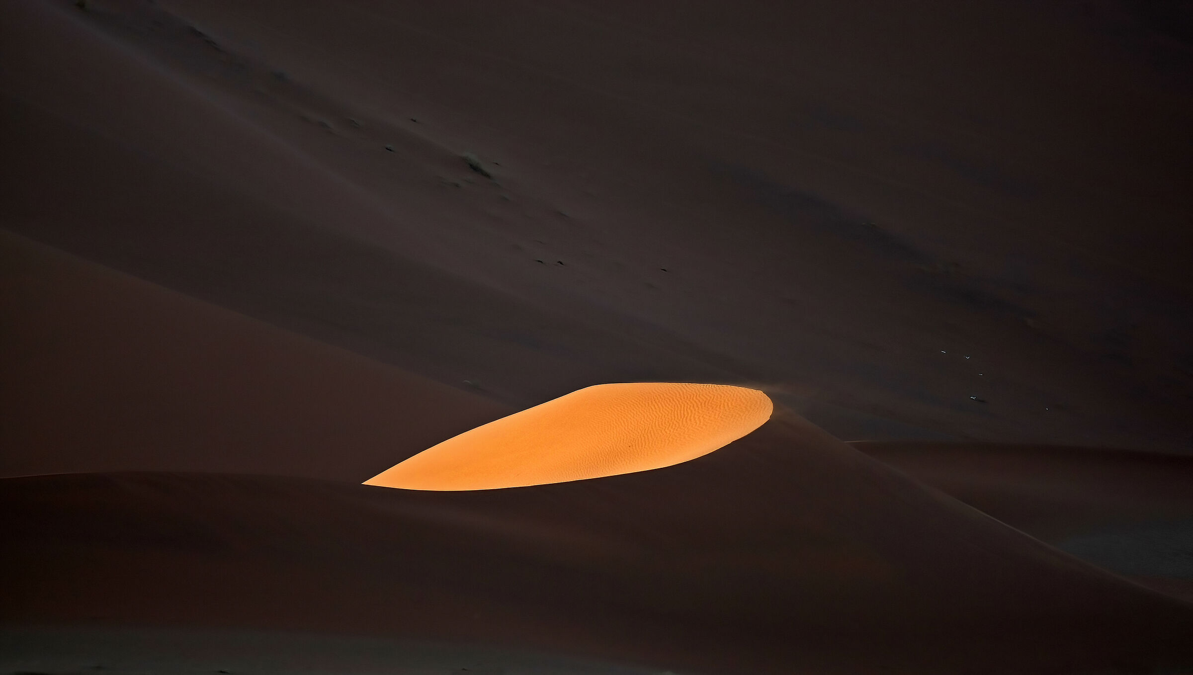 Un ultimo raggio di sole tra le dune