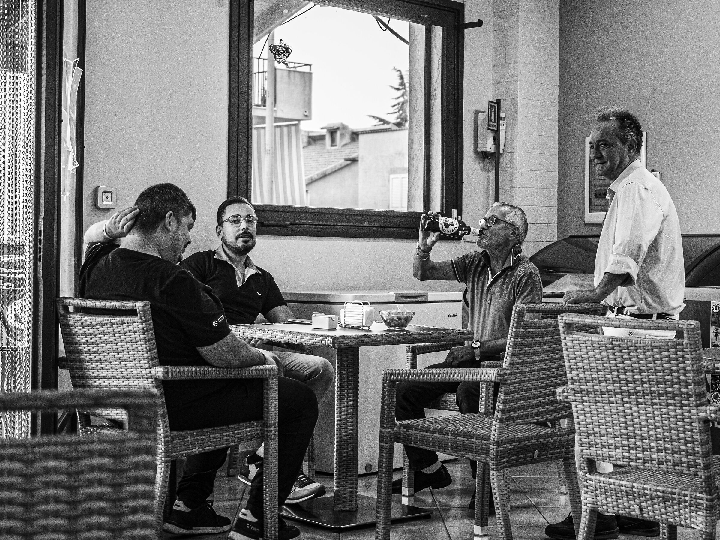 A bere la birra al bar si va ?