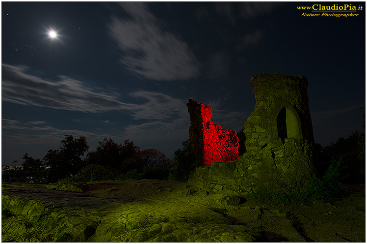Torre saracena al chiaro di luna..