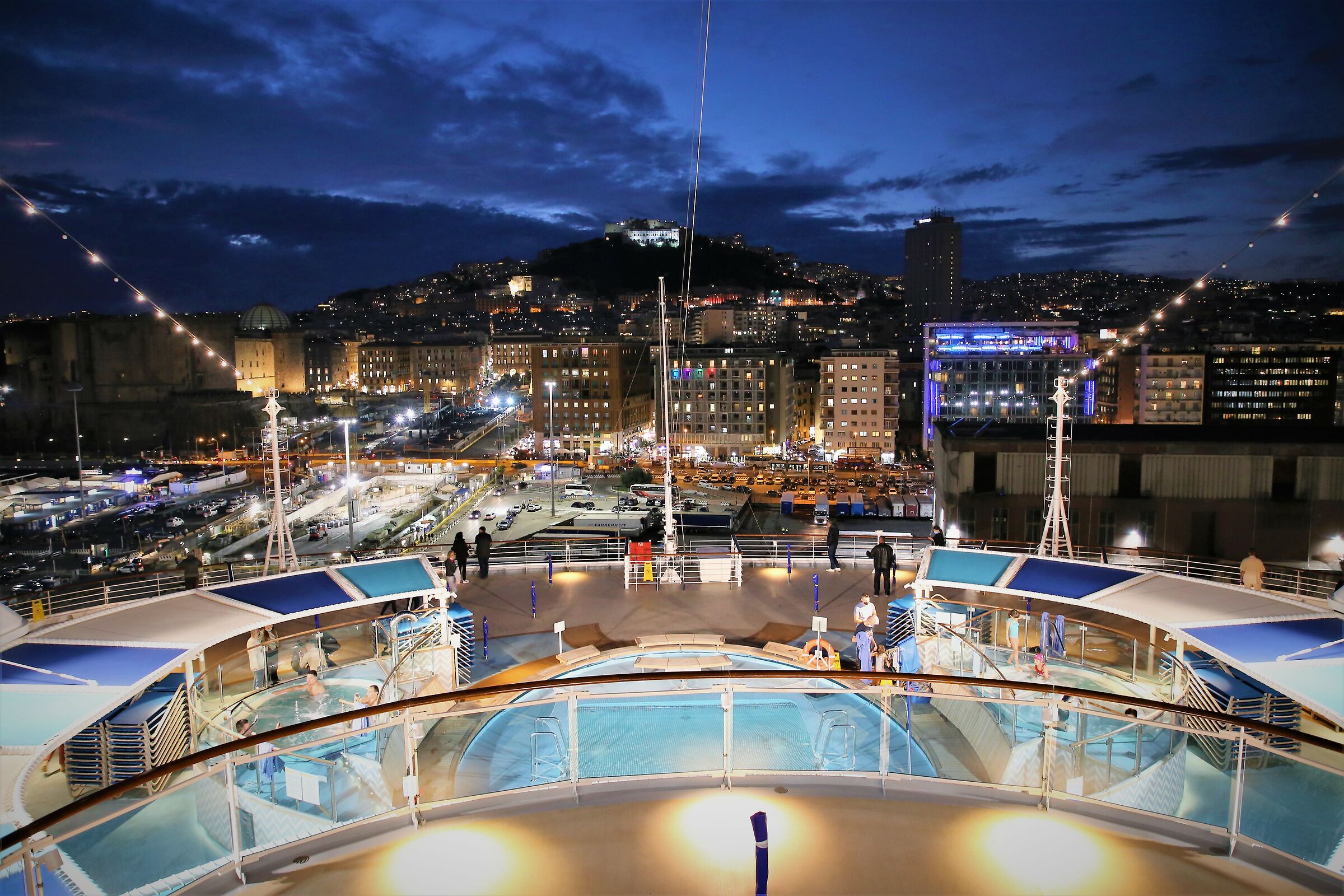 il castel sant'Elmo visto dalla nave