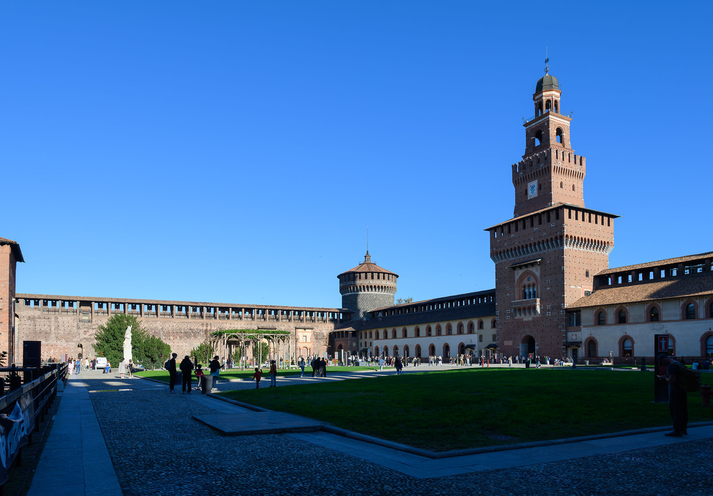 Cortile delle Armi, Castello Sforzesco, Milano